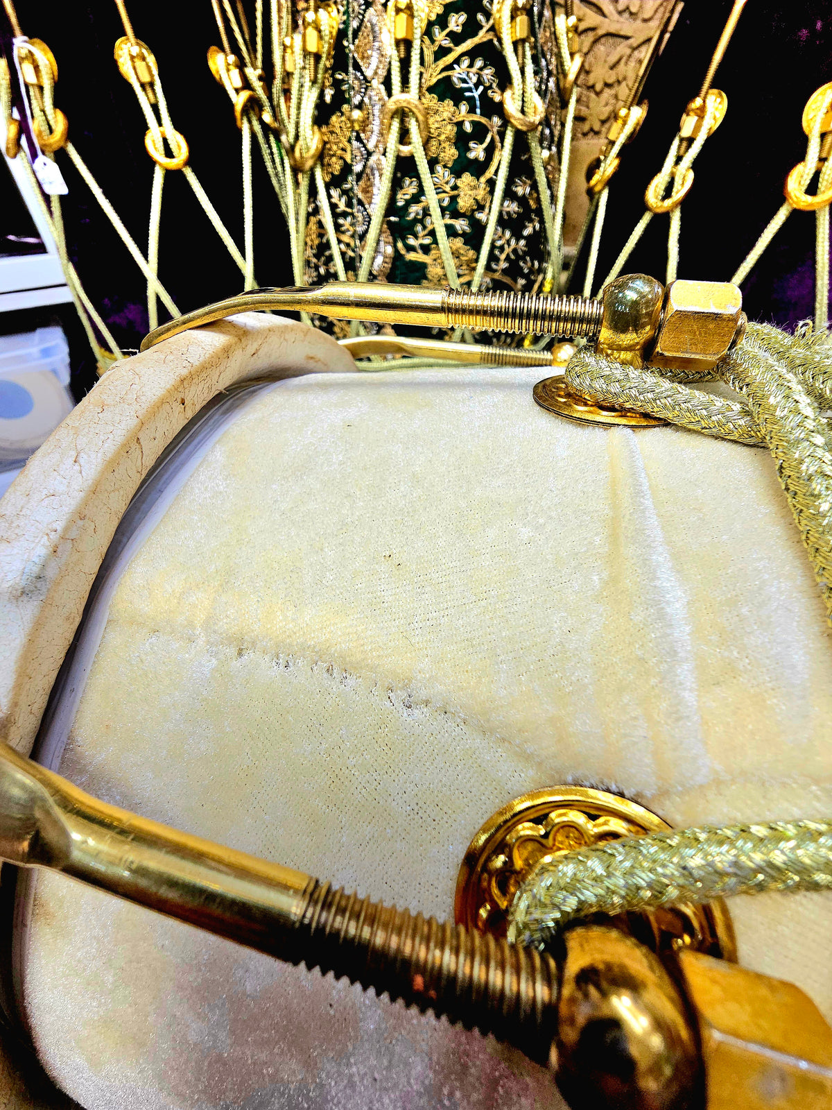 Cream Symphony Velvet Serenade Dholak *Minor Cosmetic Blemishes