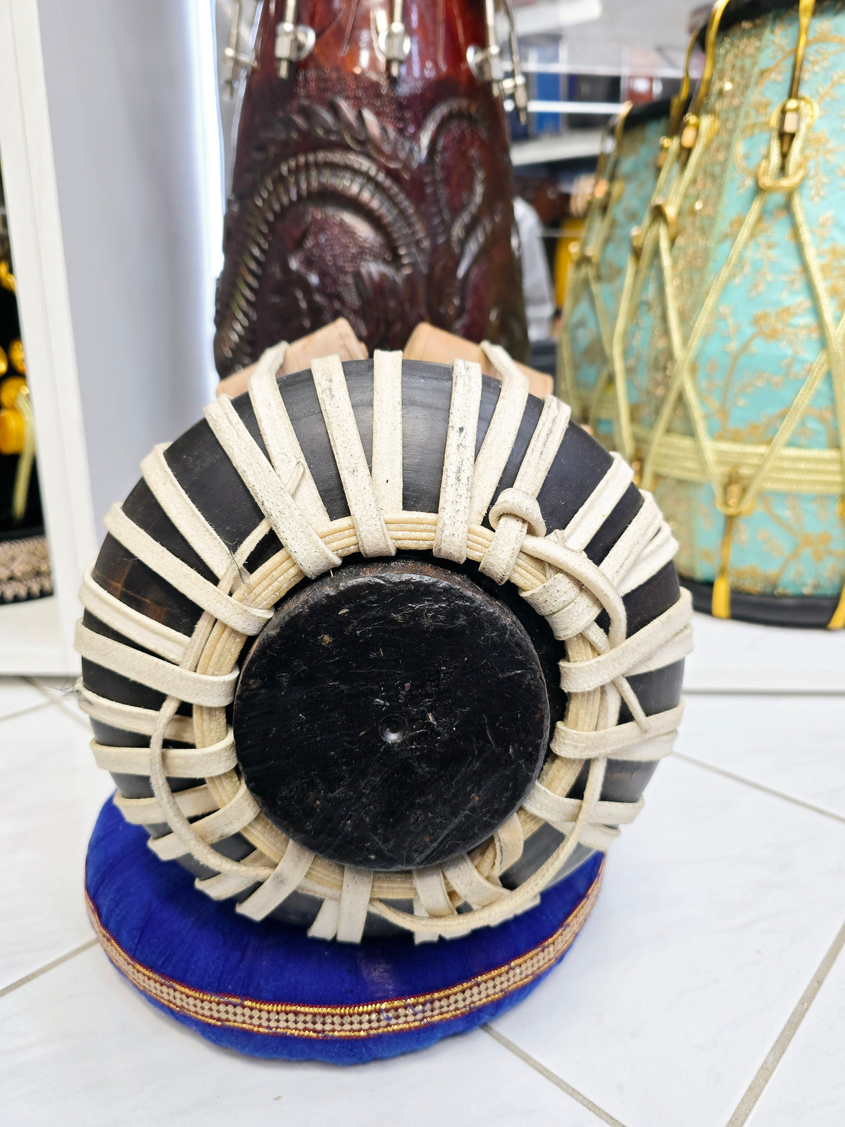 Onyx Raag D#/E Dayan – 5.25" Black Sheesham, Traditional Craft *Slight Hissing*
