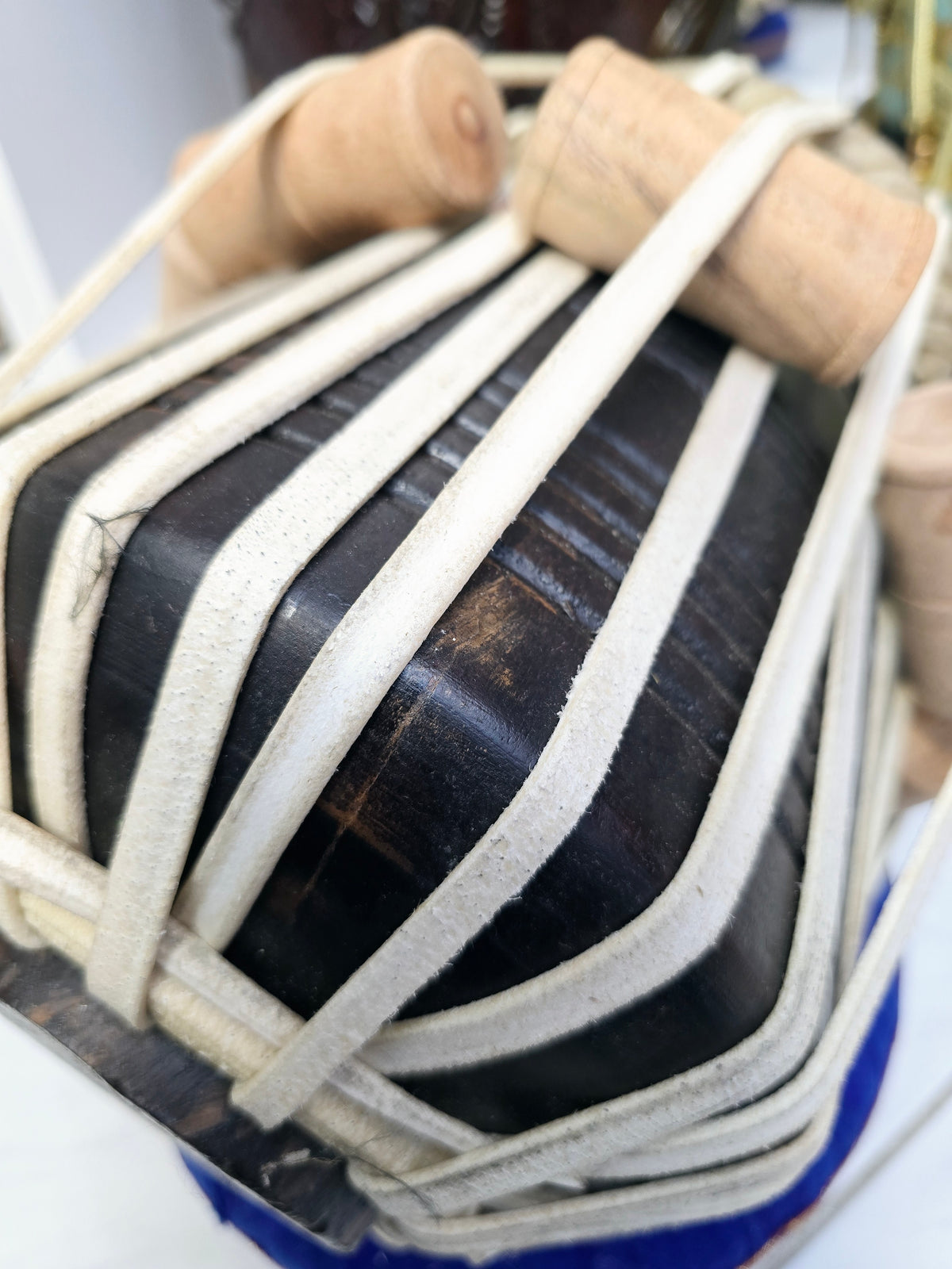 Onyx Raag D#/E Dayan – 5.25" Black Sheesham, Traditional Craft *Slight Hissing*