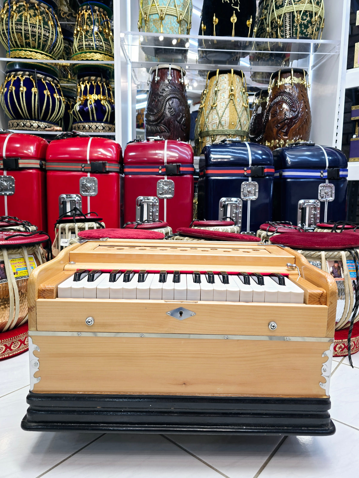 Harmony Echo: Compact Light Wood 32 Keys Semi-Pro Boxed Harmonium with Coupler (Without Stoppers)