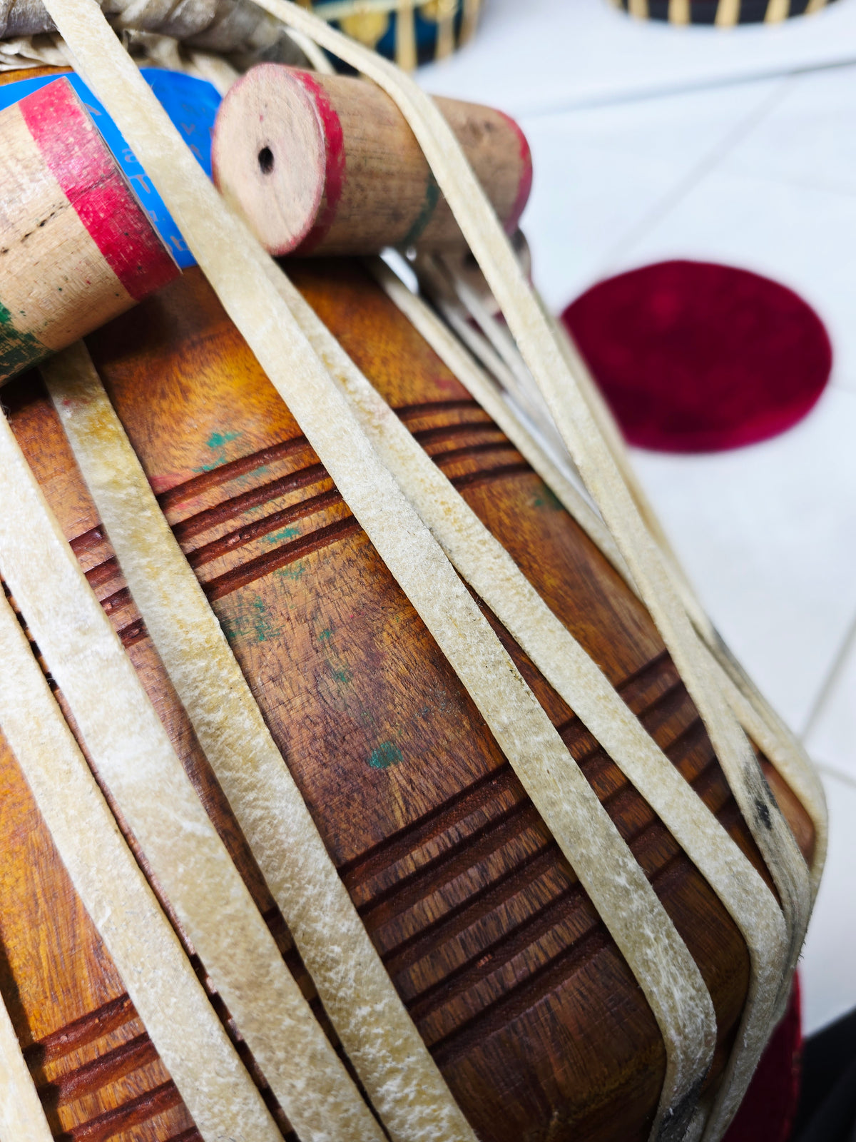 Raag Sansaar – 6" C#/D Red Sheesham Dayan by Bharat (Buzzing Defect)