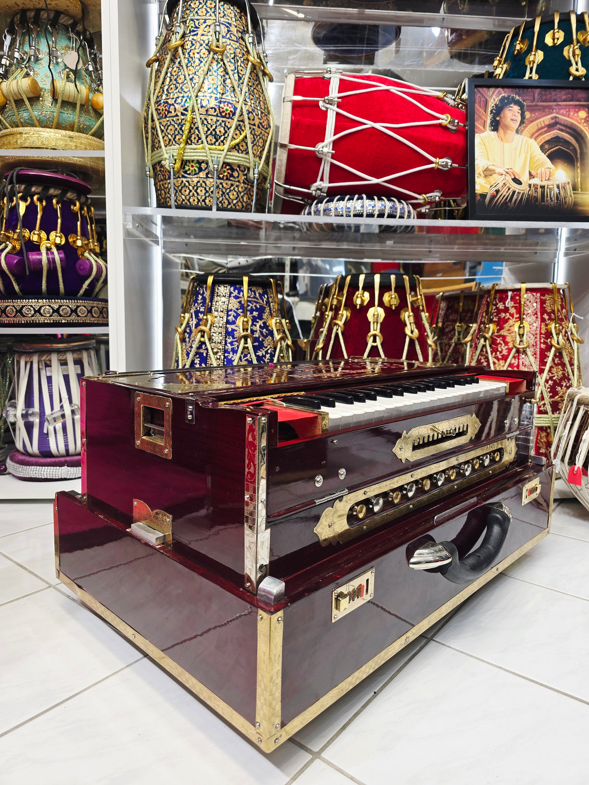 Ragini Virasat Supreme Harmonium
4-Reed | 13-Scale Changer | Traditional Burgundy Finish *Minor Cosmetic Blemishes