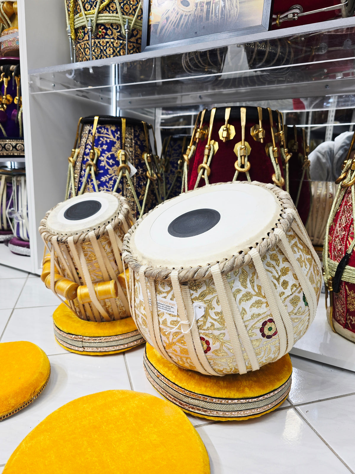 SwarnaIvory Signature Tabla Set
White & Gold Designer Wrapped | 5.5" Red Sheesham C#/D Dayan + 9.25" 5.7kg Brass Bayan | Nylon Strapped