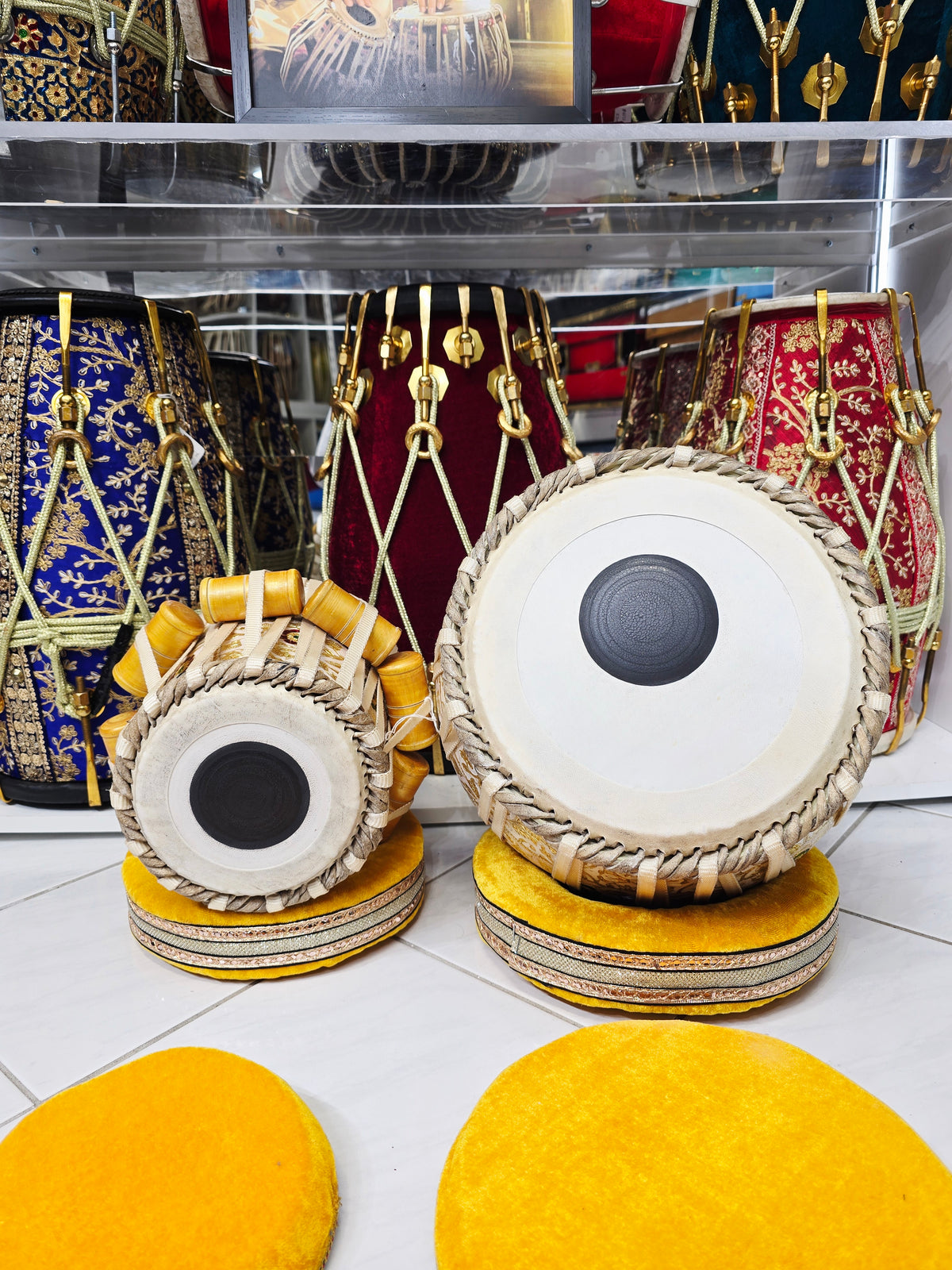 SwarnaIvory Signature Tabla Set
White & Gold Designer Wrapped | 5.5" Red Sheesham C#/D Dayan + 9.25" 5.7kg Brass Bayan | Nylon Strapped