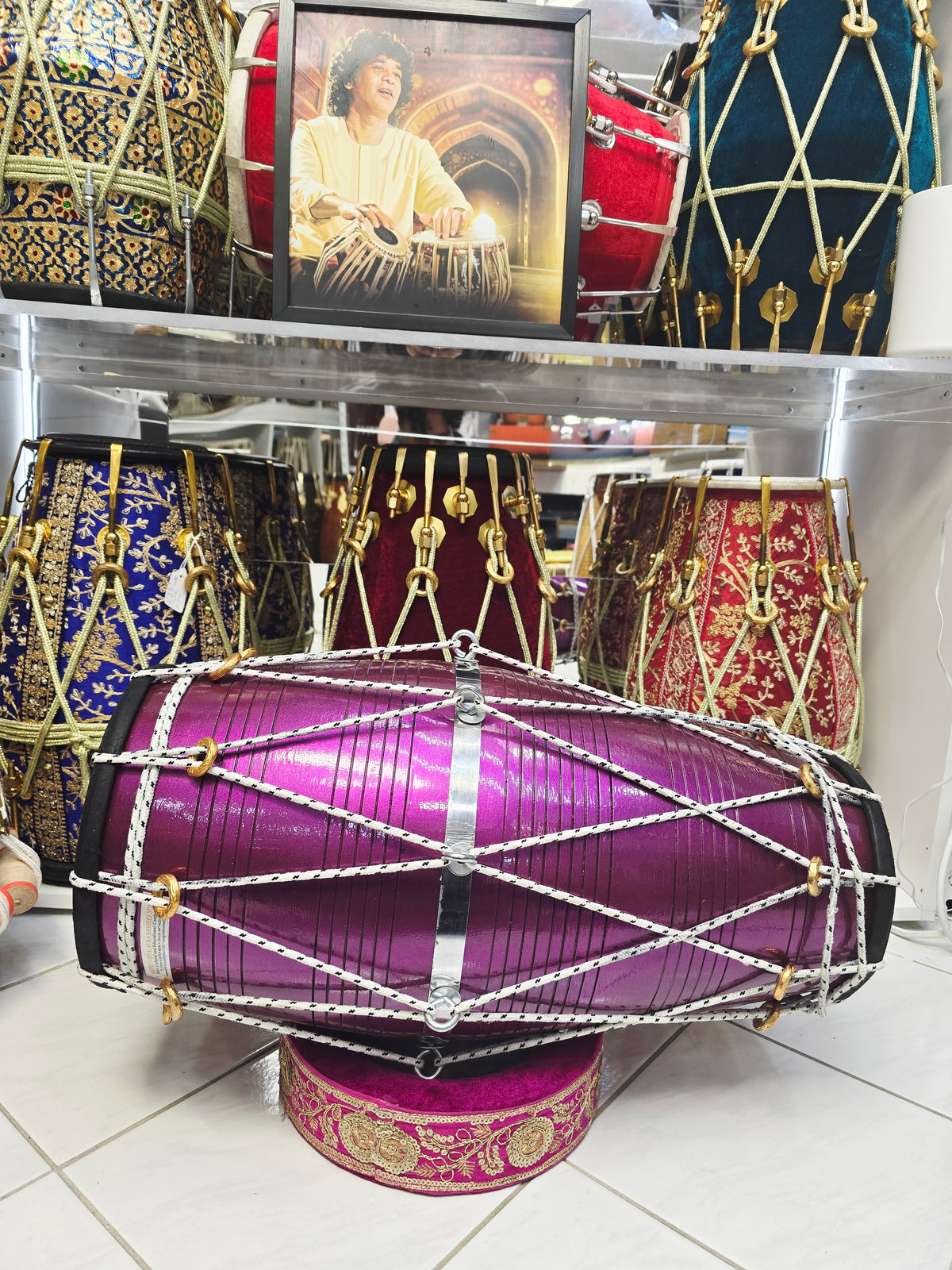 Amethyst Pulse – Lightweight West Indian Red Sheesham Dholak | 23″ Length | 11.2 lbs | Black Skins & Bright Responsive Tone *Very Minor Cosmetic Blemishes