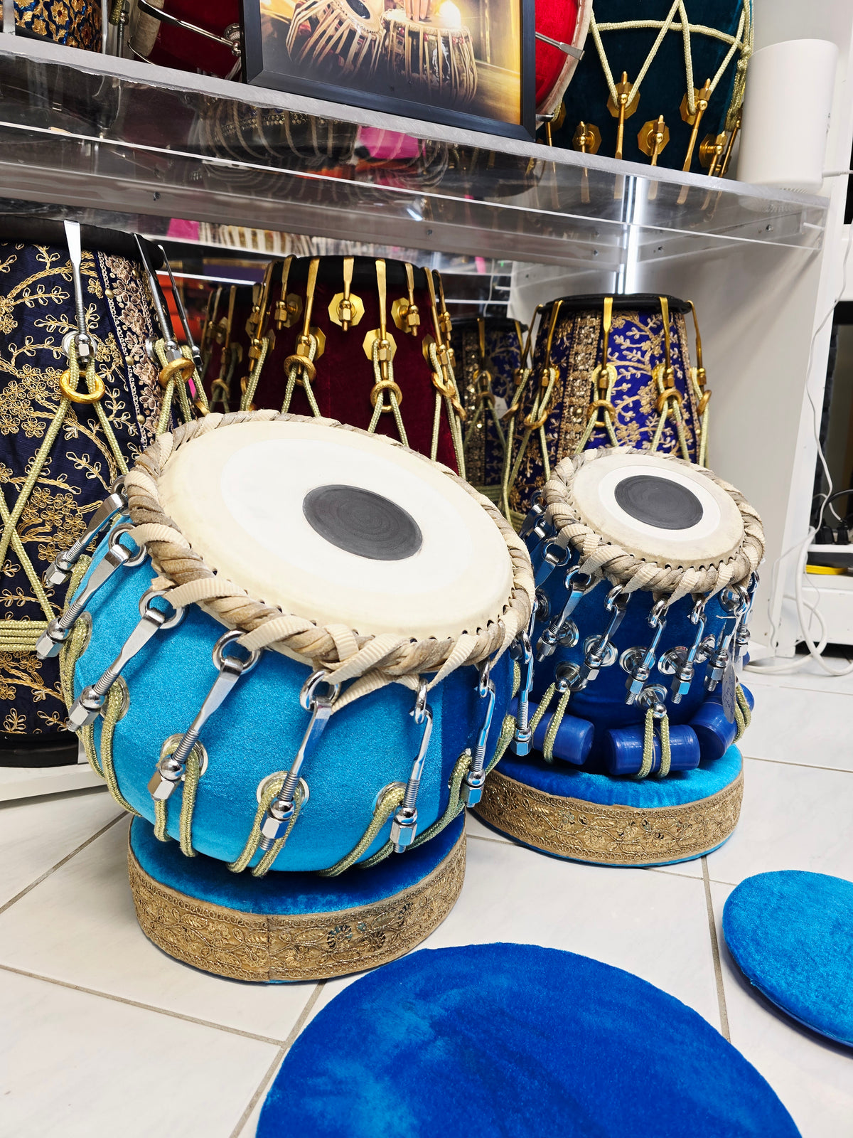 NeelPravaah™ Aurora Velvet Tabla Set — 5.25″ Red Sheesham E/F Dayan + 9″ Copper Bayan