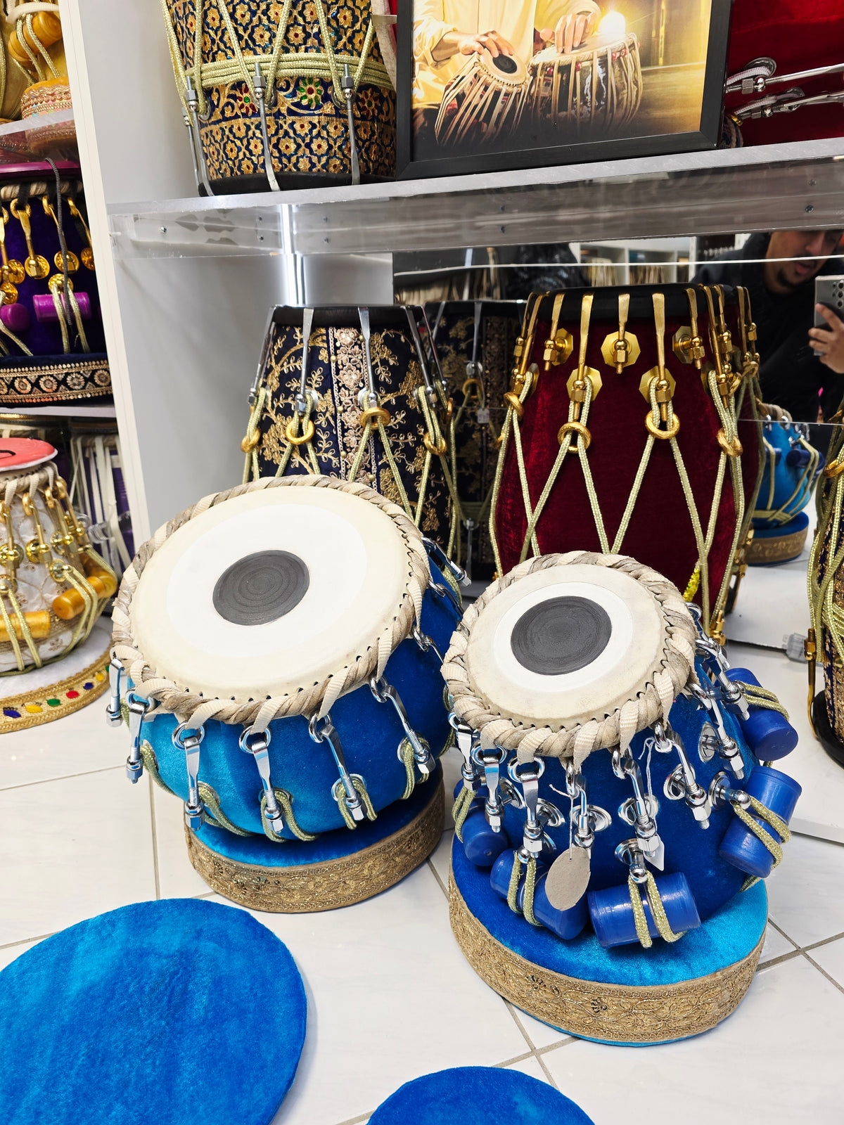 NeelPravaah™ Aurora Velvet Tabla Set — 5.25″ Red Sheesham E/F Dayan + 9″ Copper Bayan