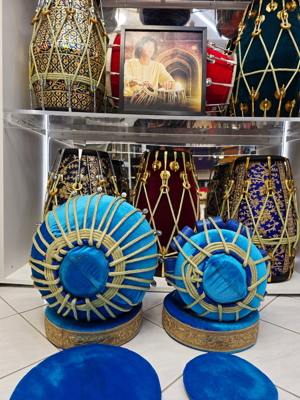NeelPravaah™ Aurora Velvet Tabla Set — 5.25″ Red Sheesham E/F Dayan + 9″ Copper Bayan