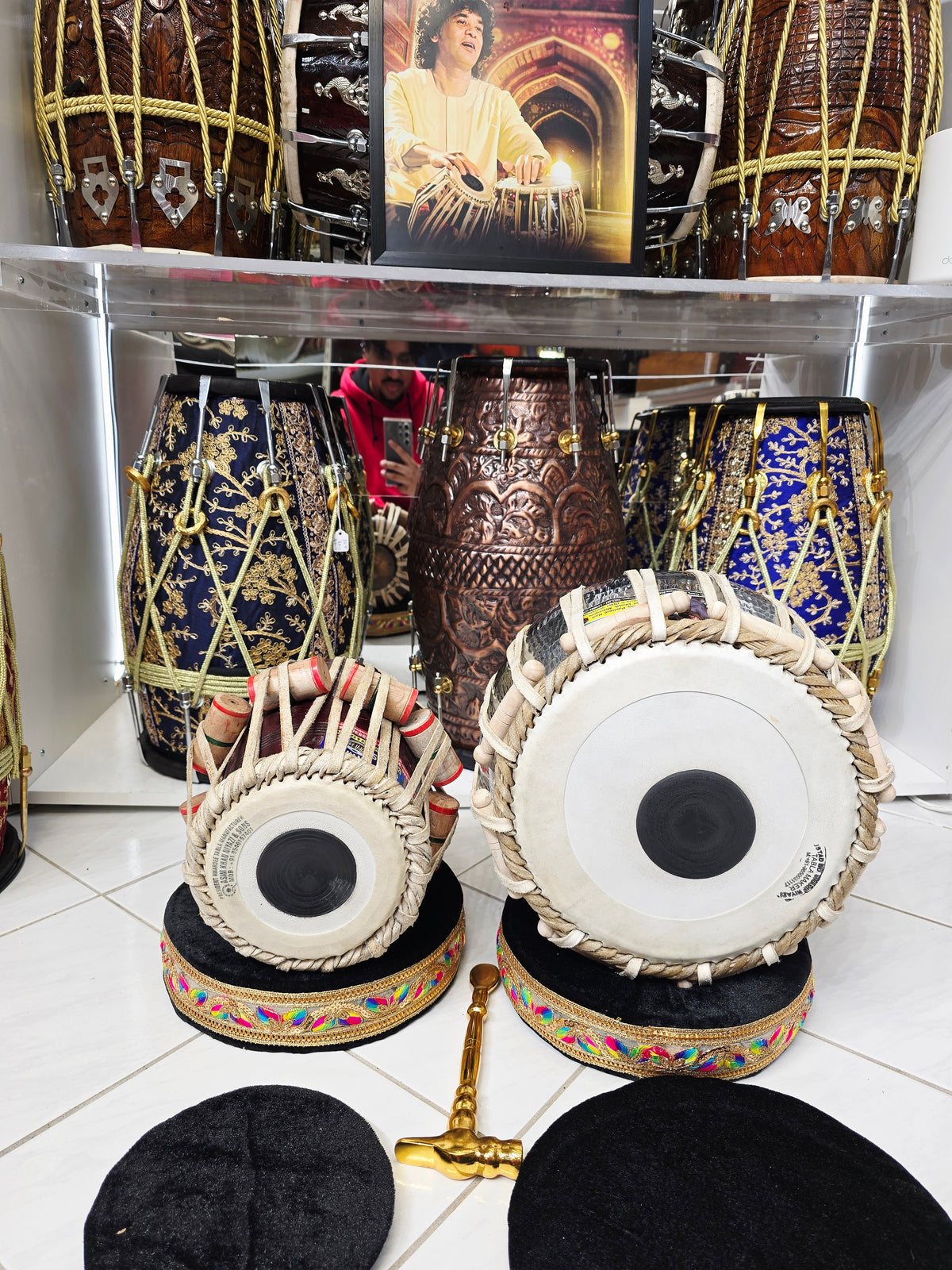 COPPER ANCHOR — Sharif 9.25″ Copper Bayan (4.5 kg) & Qasim 5.5″ Red Sheesham Dayan (E/F/F# Scale) Tabla Set