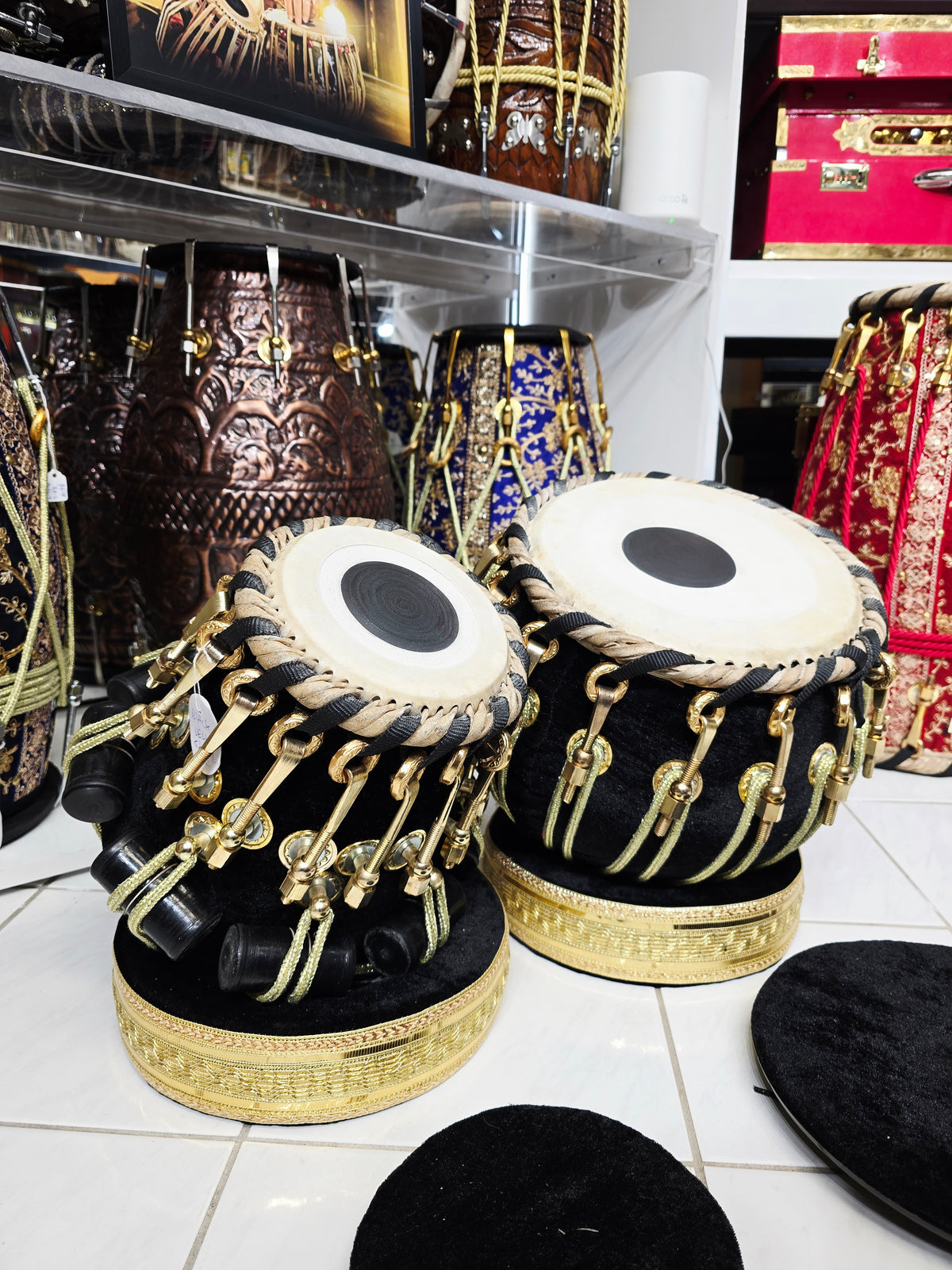 NIGHTFORGE — 5.5″ E-Scale Red Sheesham Dayan & 9″ Copper Bayan Tabla Set (Black Velvet Wrapped, Bolted)