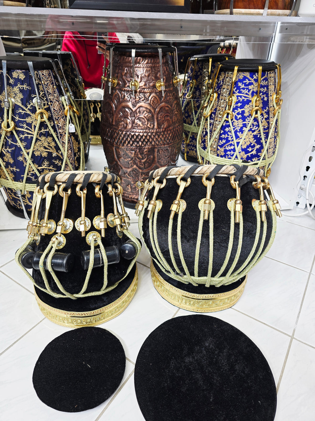 NIGHTFORGE — 5.5″ E-Scale Red Sheesham Dayan & 9″ Copper Bayan Tabla Set (Black Velvet Wrapped, Bolted)