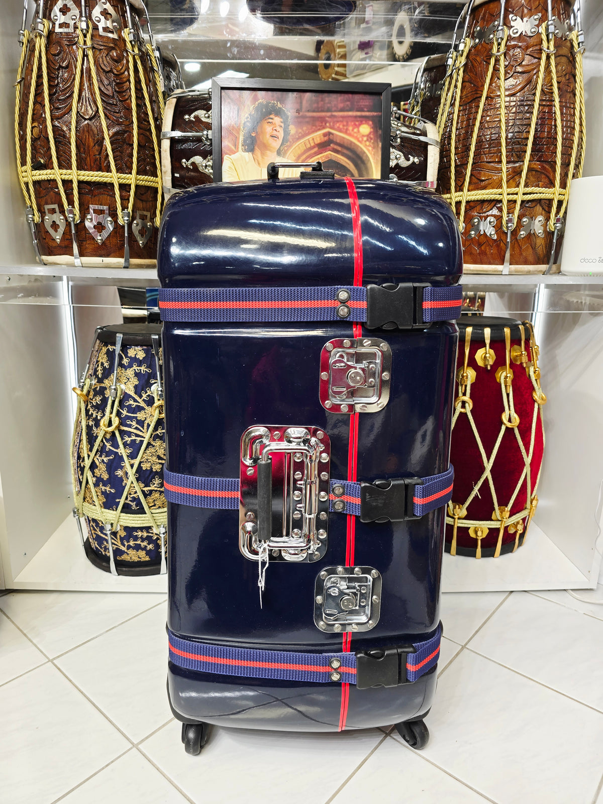 Midnight Relay — Deep Navy Tabla Travel Case · Red Accent Spine · 360° Spinner Wheels · Dual Handles · Fixed Reinforcement Bands · Very Minor Cosmetic Blemishes (g)