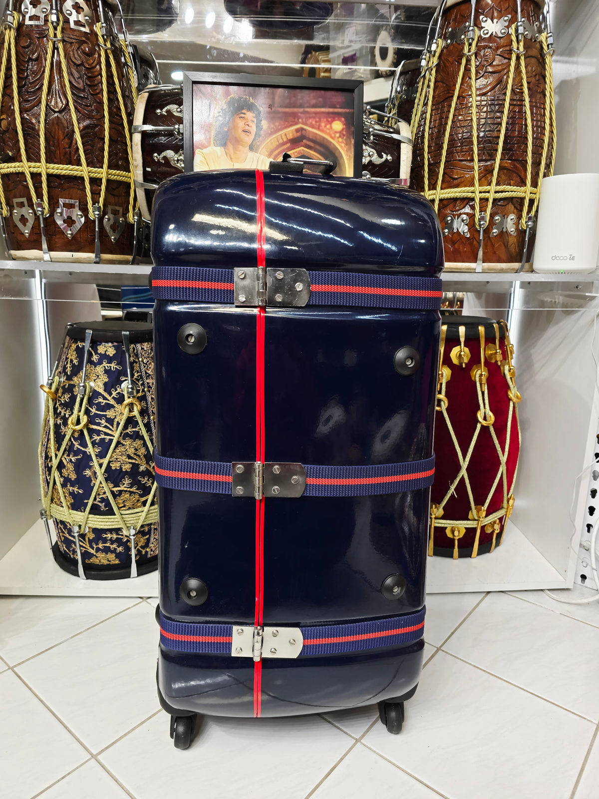 Midnight Relay — Deep Navy Tabla Travel Case · Red Accent Spine · 360° Spinner Wheels · Dual Handles · Fixed Reinforcement Bands · Very Minor Cosmetic Blemishes (g)