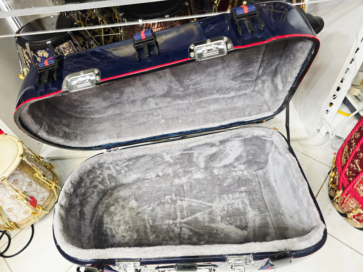 Midnight Relay — Deep Navy Tabla Travel Case · Red Accent Spine · 360° Spinner Wheels · Dual Handles · Fixed Reinforcement Bands · Very Minor Cosmetic Blemishes (g)