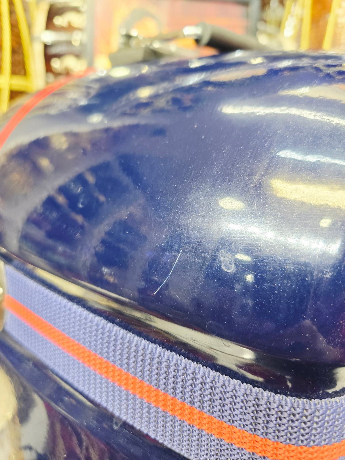 Midnight Relay — Deep Navy Tabla Travel Case · Red Accent Spine · 360° Spinner Wheels · Dual Handles · Fixed Reinforcement Bands · Very Minor Cosmetic Blemishes (g)