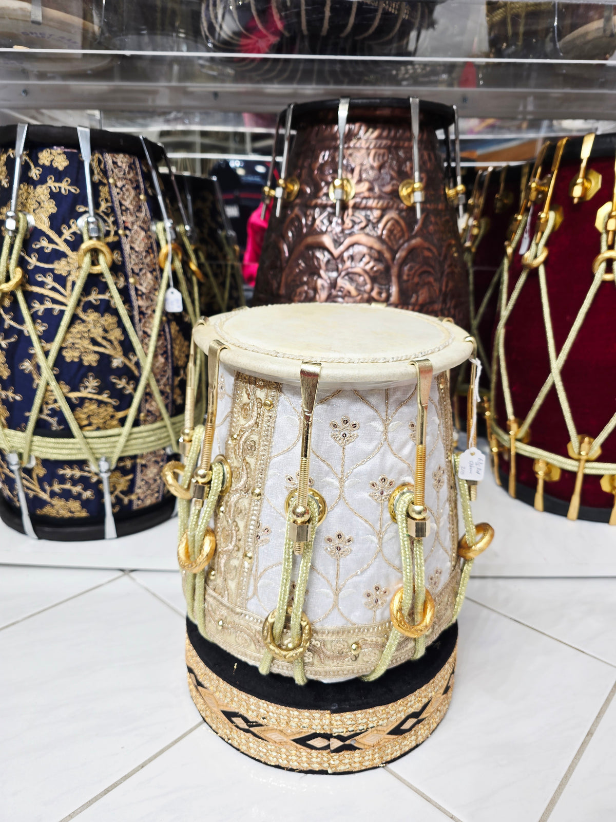 Mughal Pearl™ 6.75” White & Gold Half Dholak – Red Sheesham Shell with Floral Sherwani Wrap