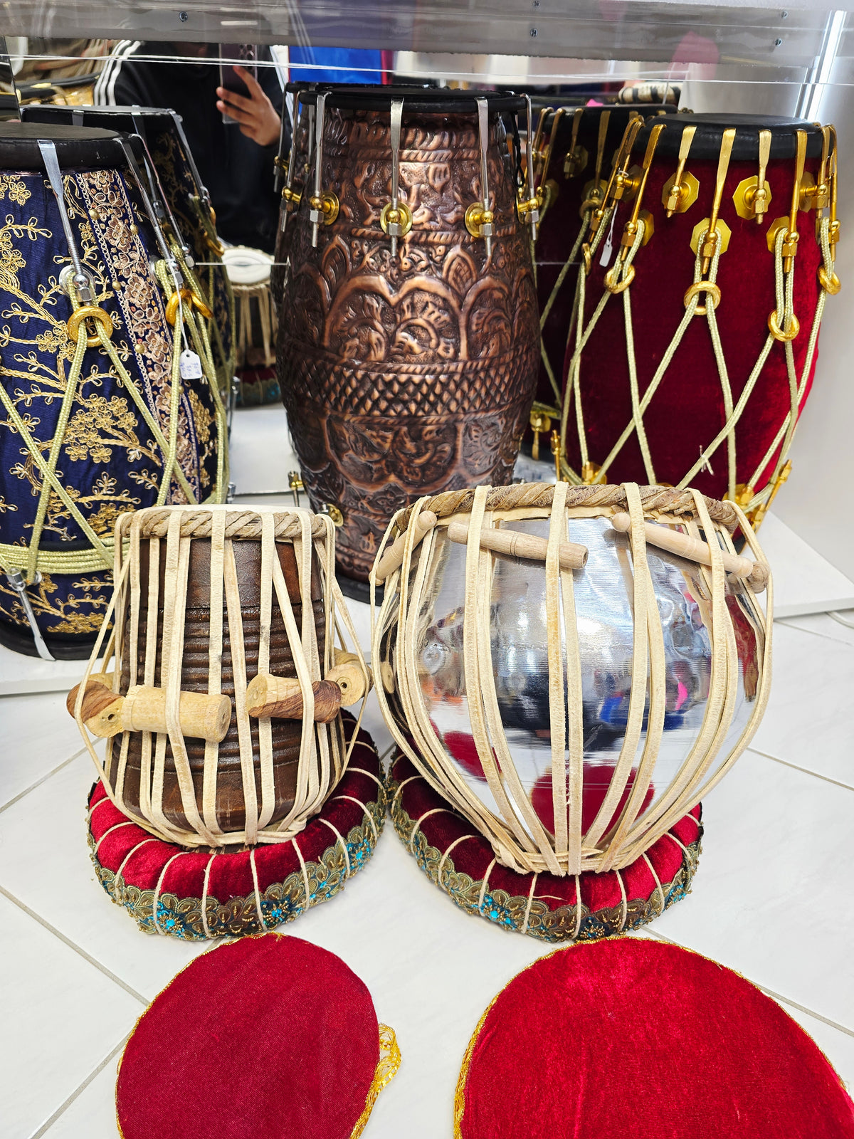 Riyaaz Forge – 5" Mango Wood D/D#/E Dayan + 9" Steel Bayan Refurbished Extremely Basic Student Tabla Set *Minor Cosmetic Blemishes