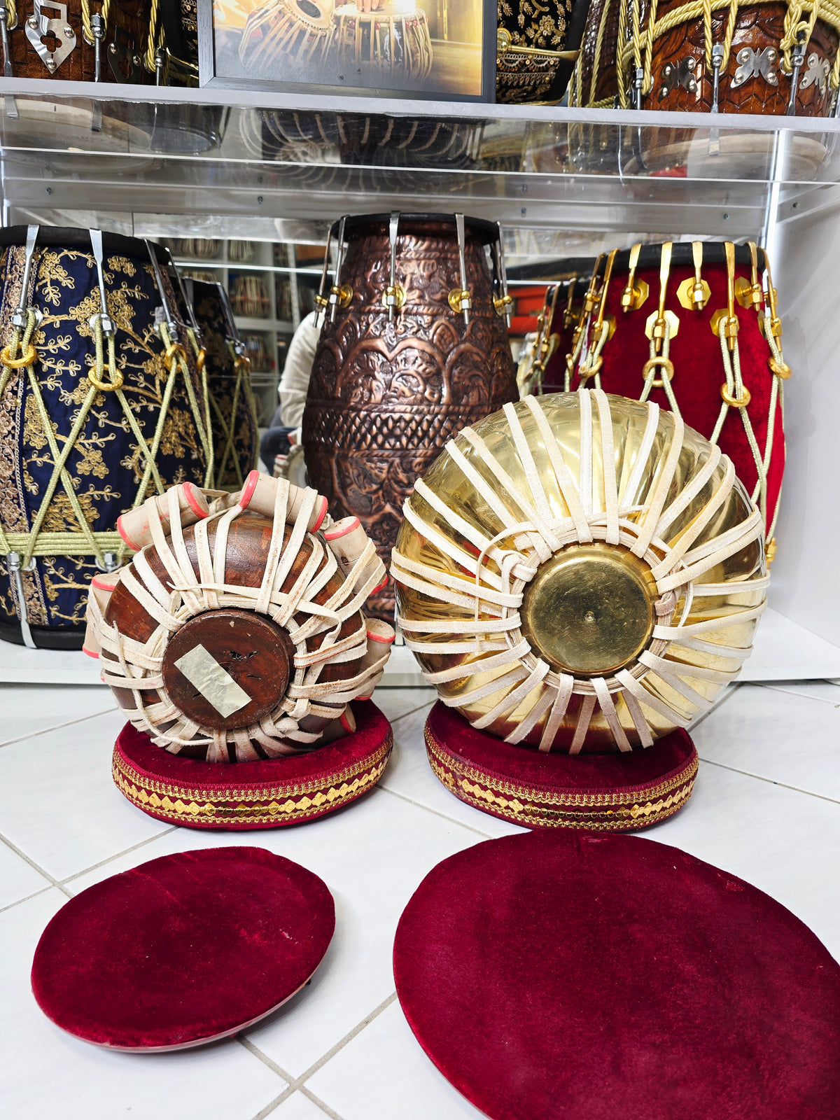 Raag Vector — 5.5″ D♯/E Red Sheesham Dayan + 9.25″ 2.8 kg Brass Bayan (Slight Ringing Sound)