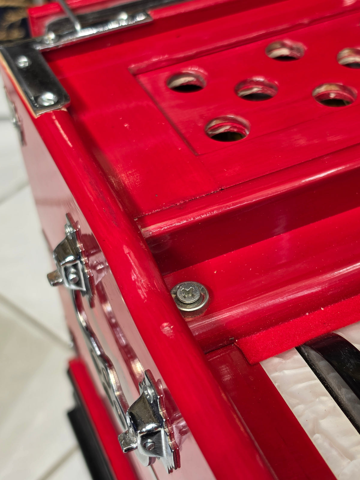 RagaFlare Red Pine Semi-Professional 39-Key Harmonium with Coupler (Minor Cosmetic Defects)
