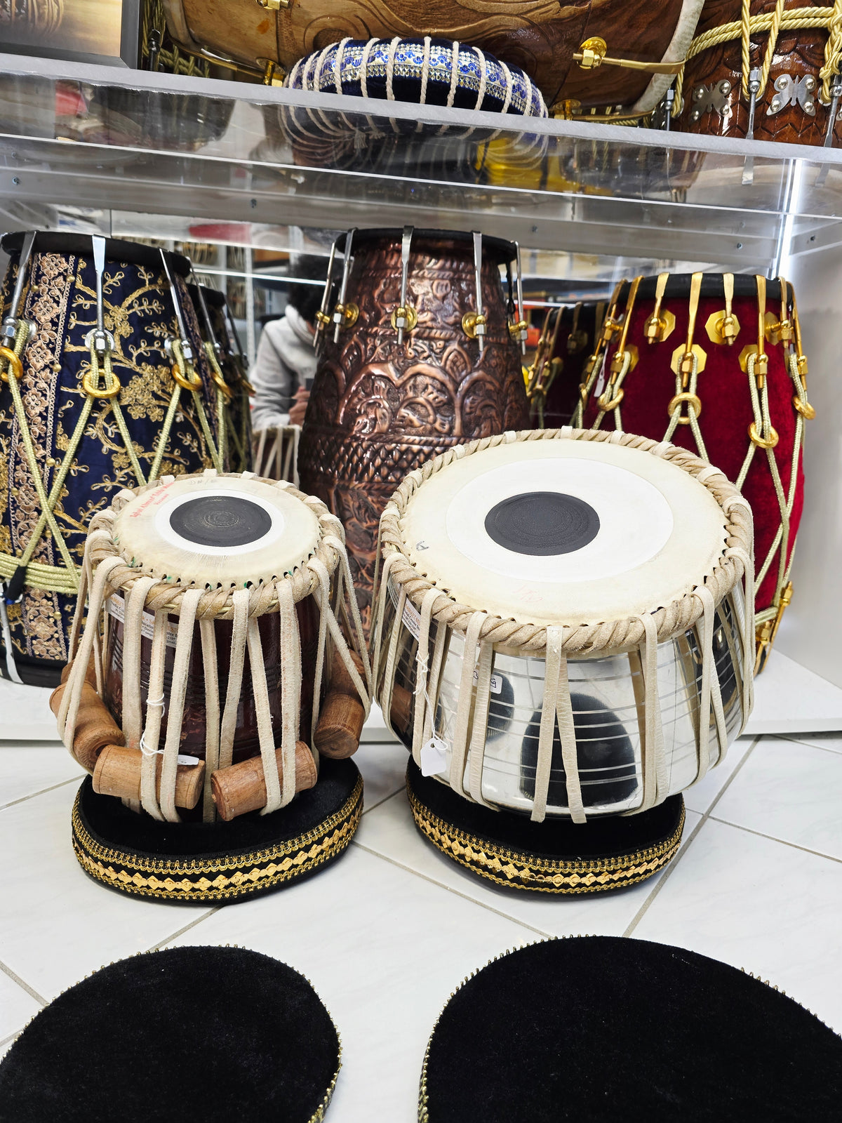 Arvian 5.5" D#/E Red Sheesham Dayan + 9.25" 3.5kg Brass Bayan Economy Intermediate Tabla Set Minor Cosmetic Defects