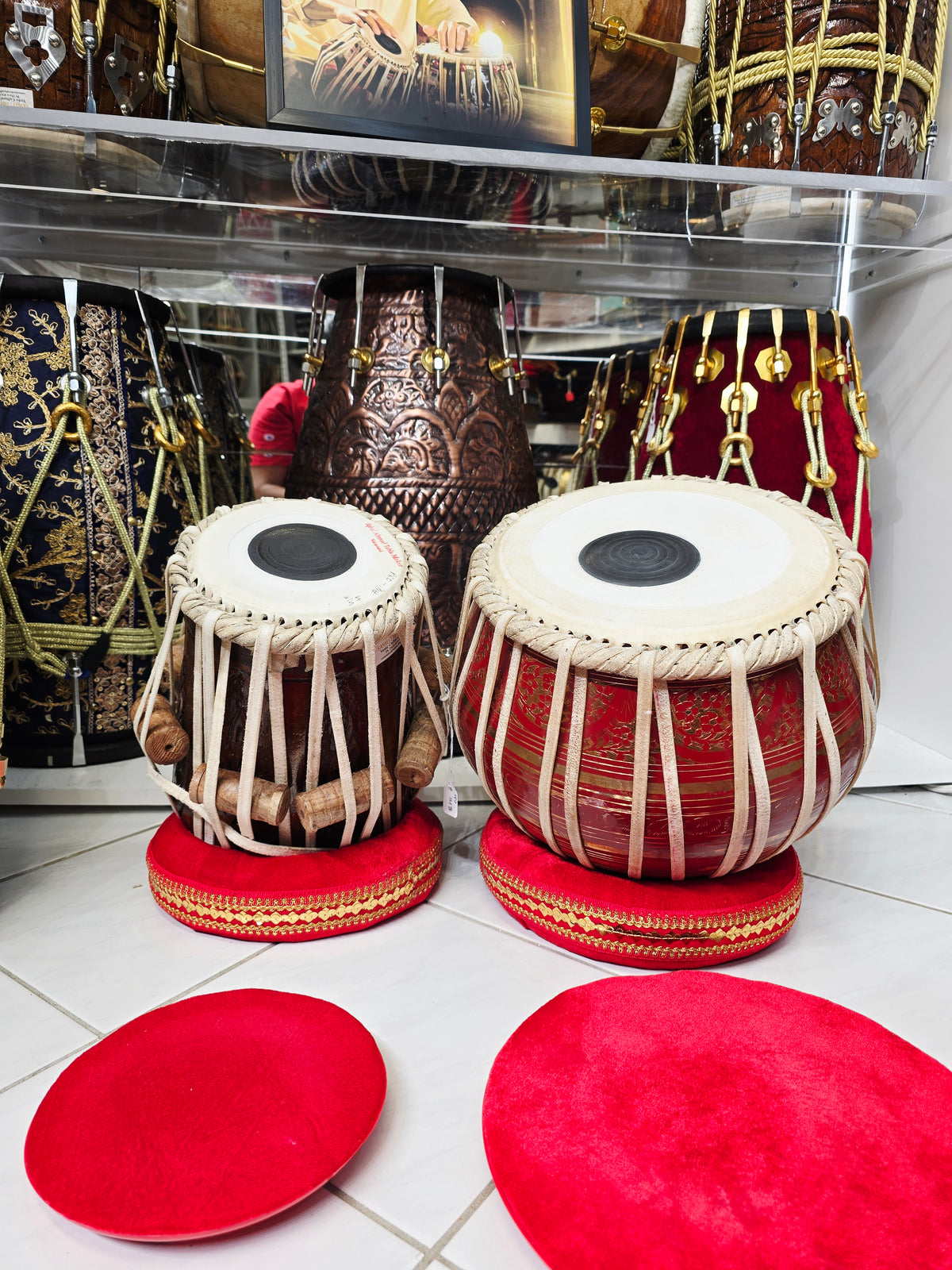 Benares Surya Shakti Pro Tabla Set – 5⅝" D# Engraved Red Sheesham Dayan & 9.25" 4.2kg Hand-Engraved Red Copper Bayan (Very Minor Cosmetic Defects)