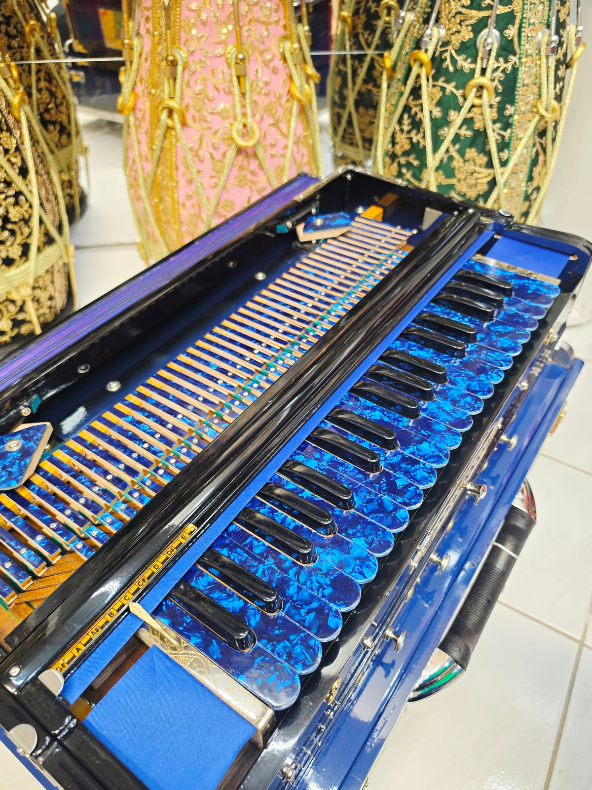 Neel Ratna | Economy Premium 3 Reed BMF 9 Scale Changer Harmonium *Minor Cosmetic Blemishes