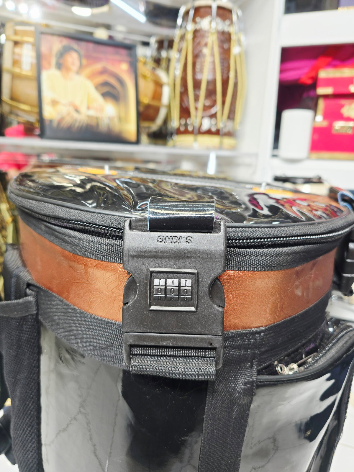Guardian Pro Premium Padded Soft Dholak Carry Case with Plush Interior & Accessory Pockets *Very Minor Cosmetic Blemishes (Up to 19.75" Dholak)