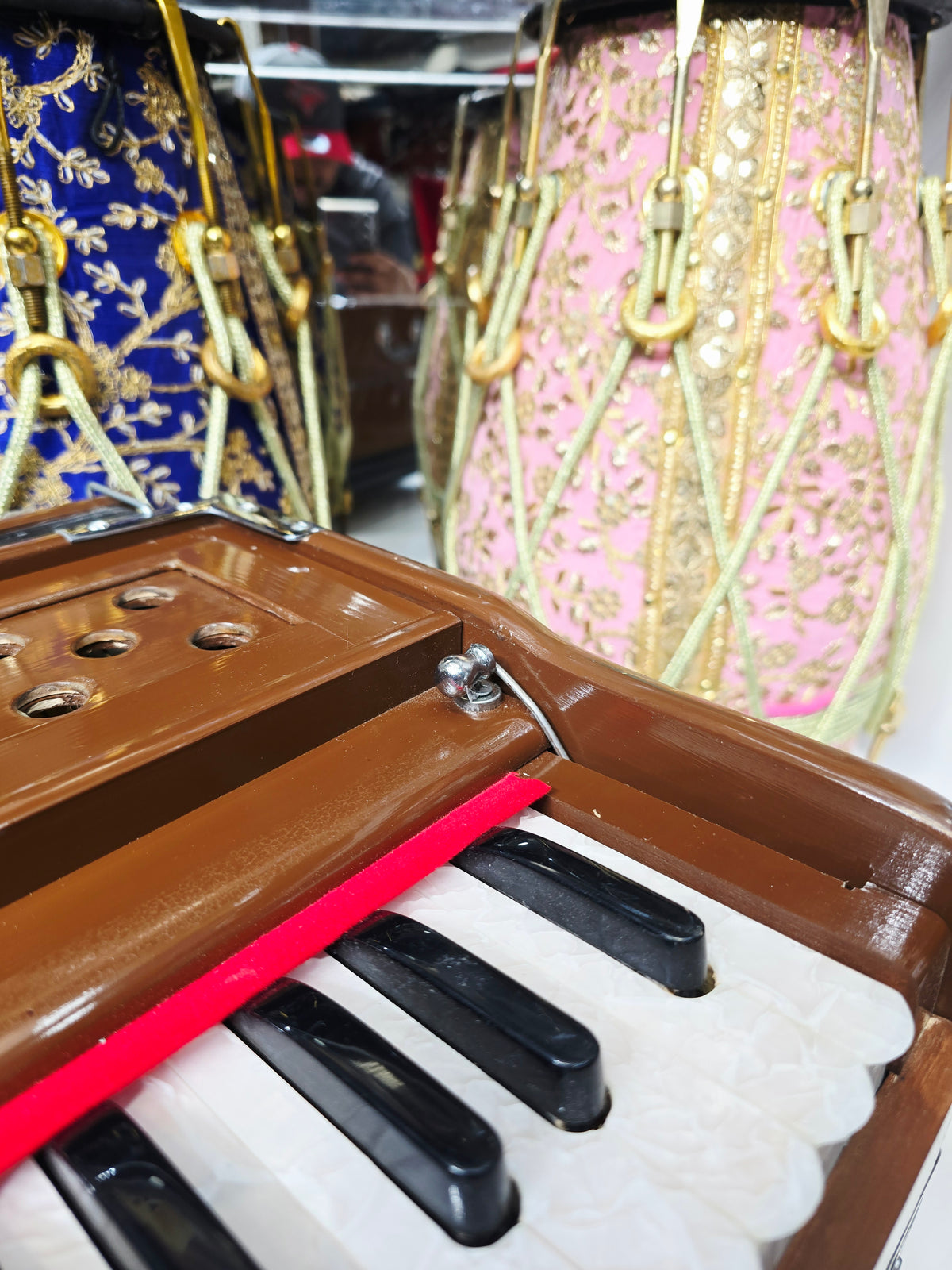 Mocha Melody: Compact Brown 32 Key Semi-Pro Boxed Harmonium with Coupler (No Stoppers)