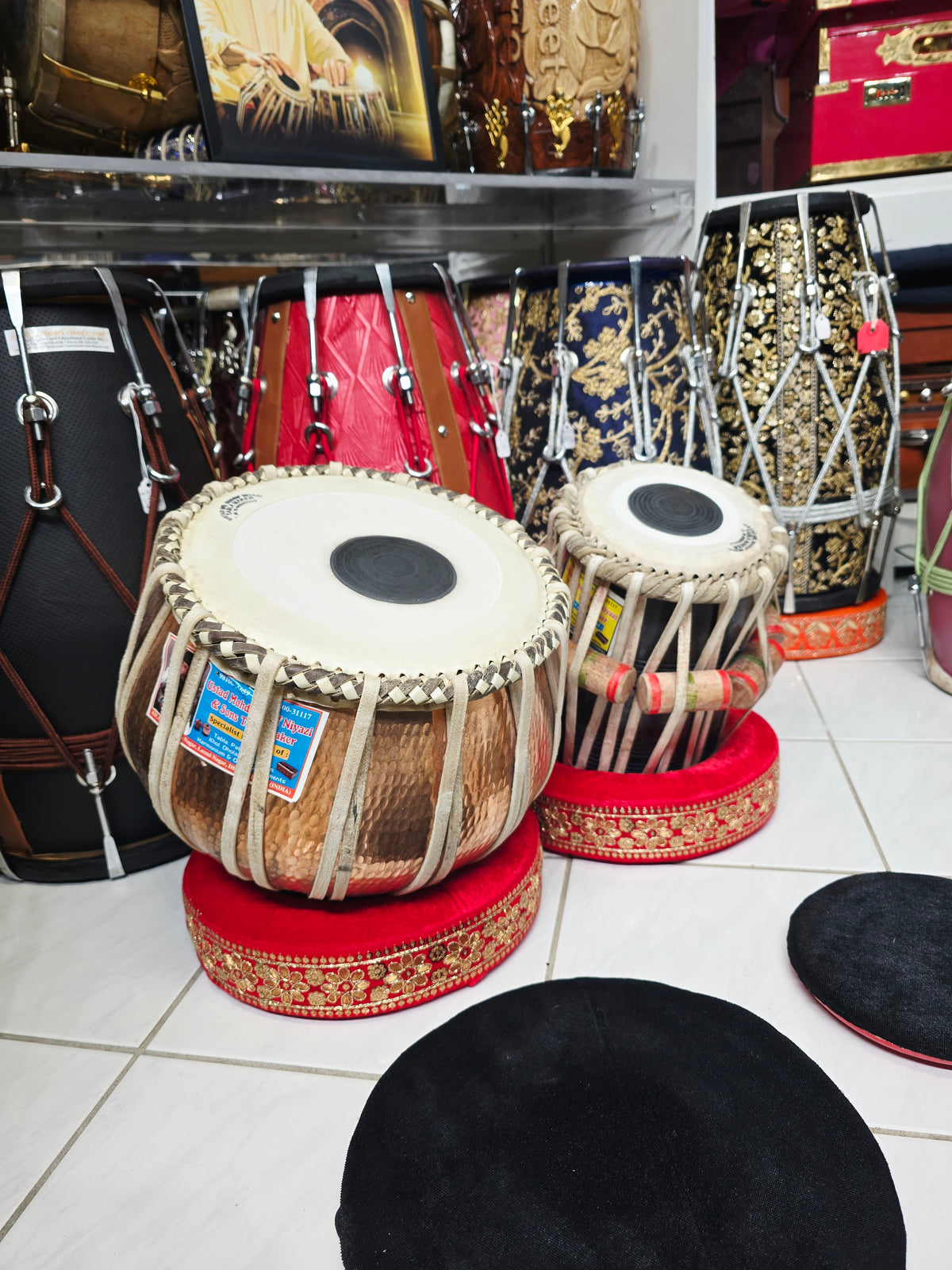 Tamra Raj – Mohd. Sharif Concert D/D# Tabla Set | 5.75" Red Sheesham Dayan + 9.25" Hand-Hammered Copper Bayan *Very Minor Cosmetic Blemishes