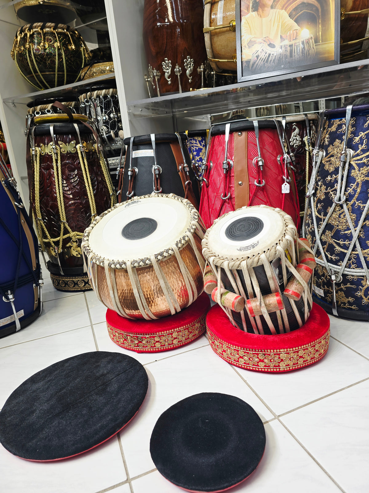 Tamra Raj – Mohd. Sharif Concert D/D# Tabla Set | 5.75" Red Sheesham Dayan + 9.25" Hand-Hammered Copper Bayan *Very Minor Cosmetic Blemishes