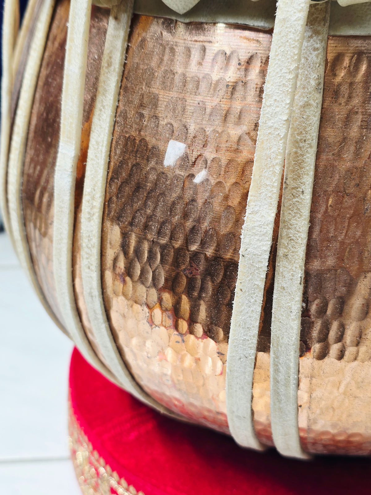 Tamra Raj – Mohd. Sharif Concert D/D# Tabla Set | 5.75" Red Sheesham Dayan + 9.25" Hand-Hammered Copper Bayan *Very Minor Cosmetic Blemishes