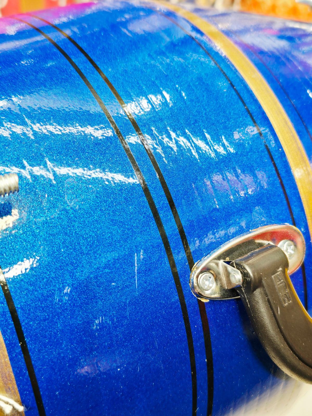 Neel Vajra – Electric Sapphire Blue & Champagne Gold Striped Student Dholak with Black Pinstripes & Carrying Handle *Minor Cosmetic External Cracks & Blemishes (B2)