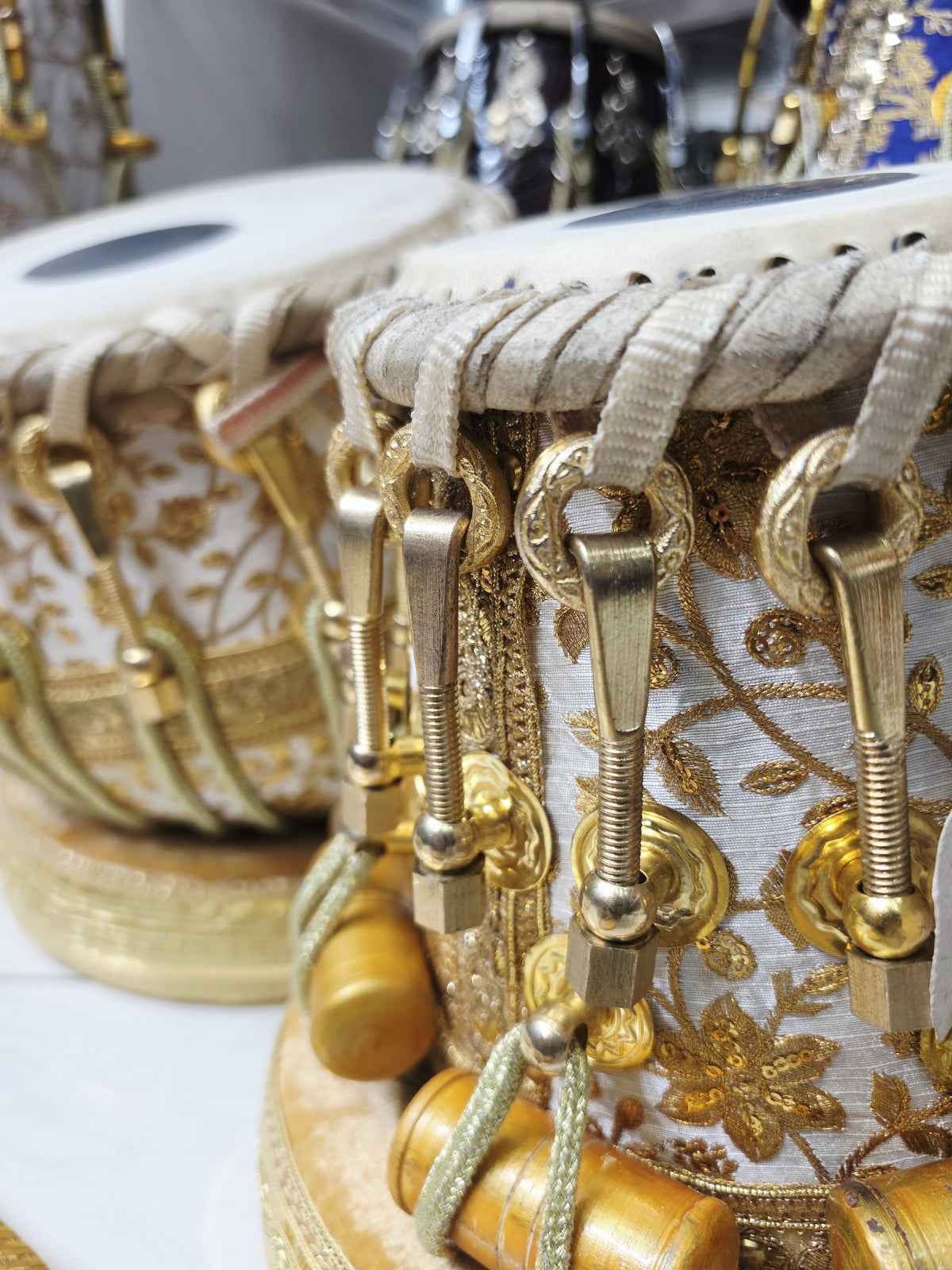 Svarnadhara 5.75" Red Sheesham C#/D Tabla Set with 9.25" Copper Bayan