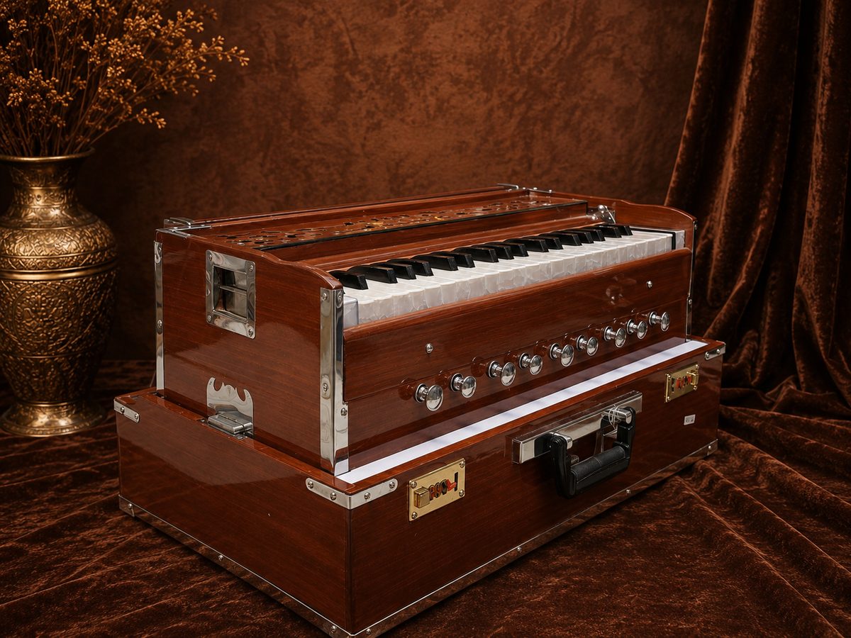 Amrit Professional Traveller™ 42-Key 2 Reed Harmonium – Minor Cosmetic Defects