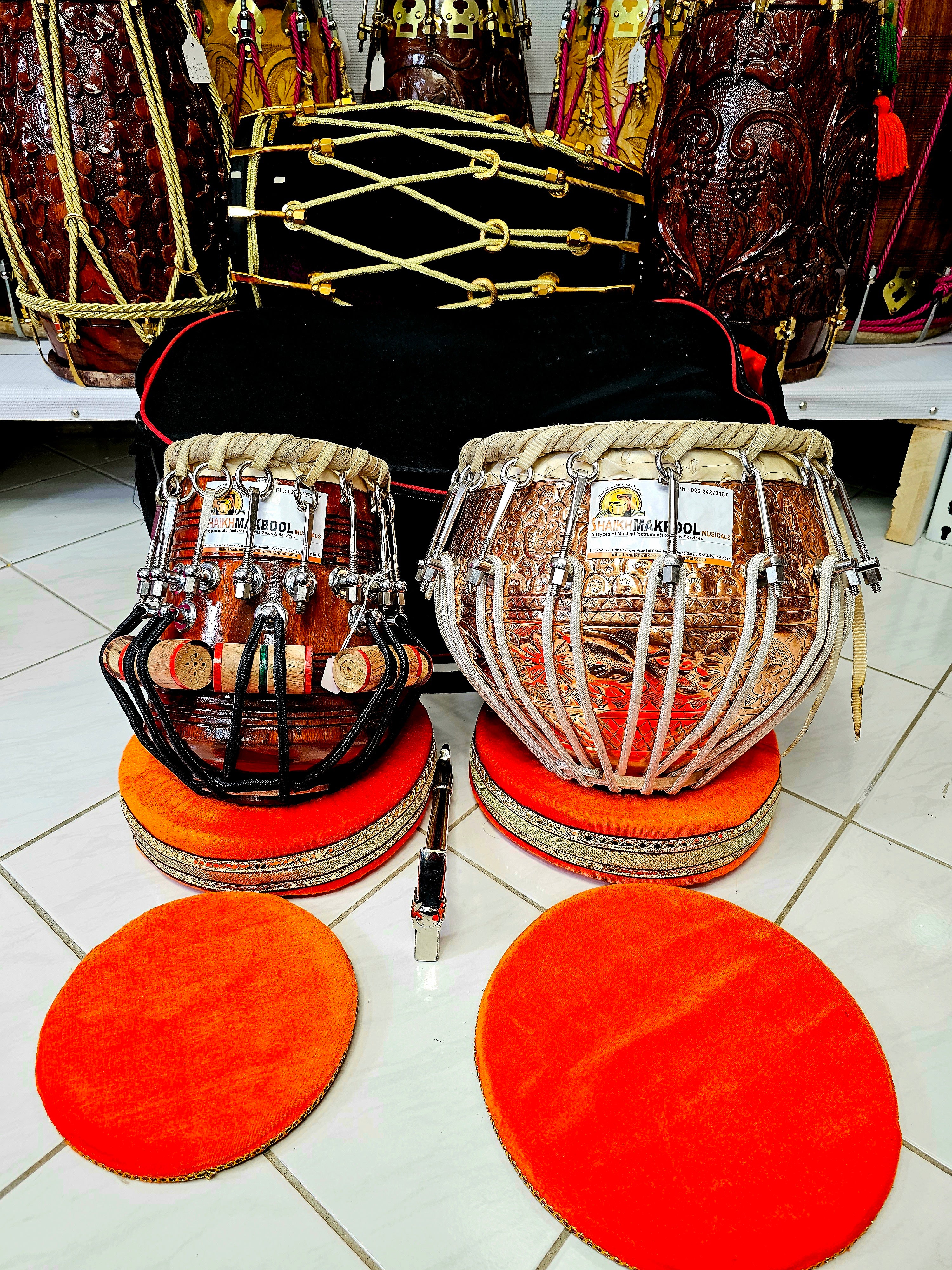 Rare Nut & Bolt Tabla set (E/F) 5.5" Red Sheesham F Dayan + 9" Engraved Copper Shaikh Makbool Nut & Bolt Tabla Set - Sangeet Store