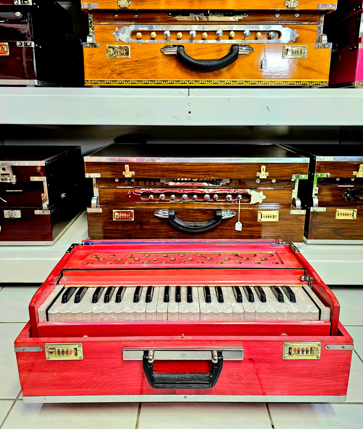 Melodic Resurgence: Refurbished Pink 2-Reed Pine Wood Traveller Harmonium (No Coupler)