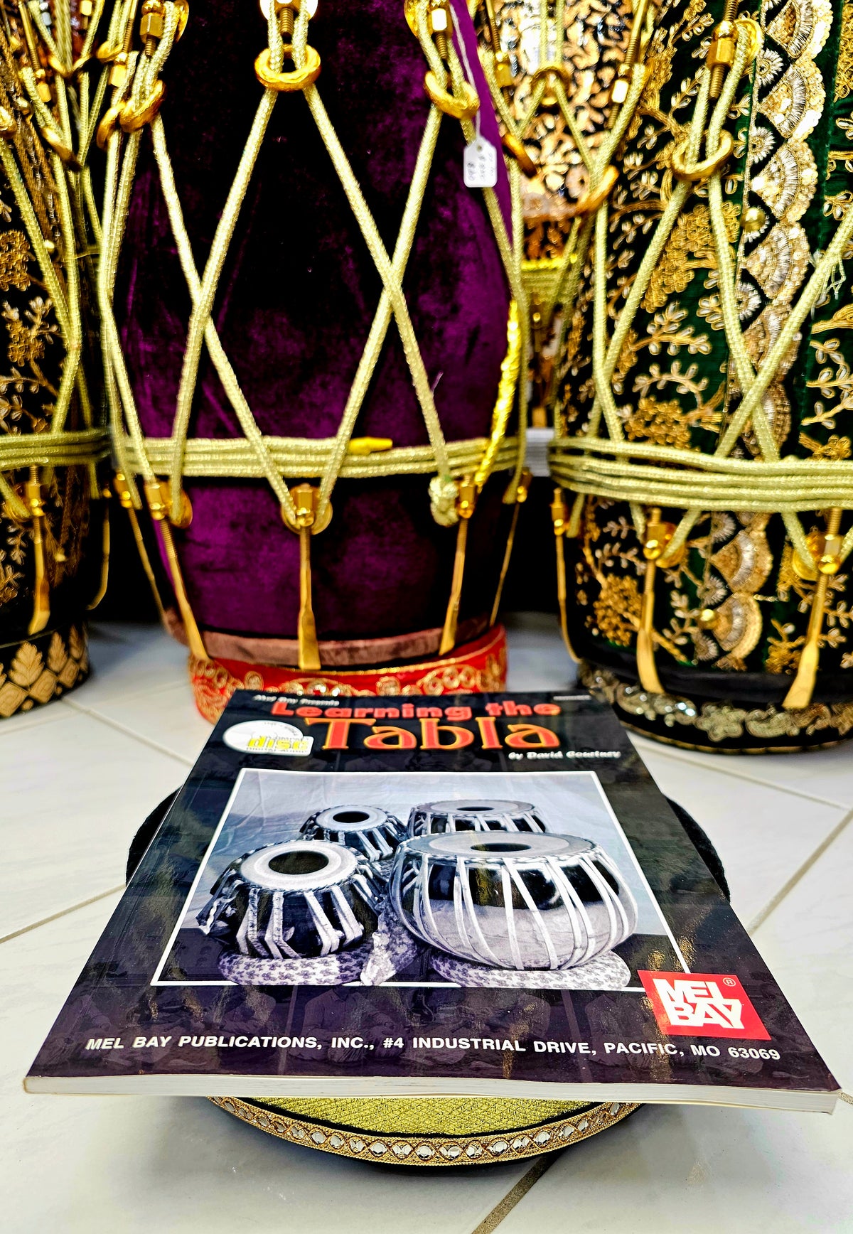 Learning The Tabla. (By: David Courtney) *Includes CD* - Sangeet Store