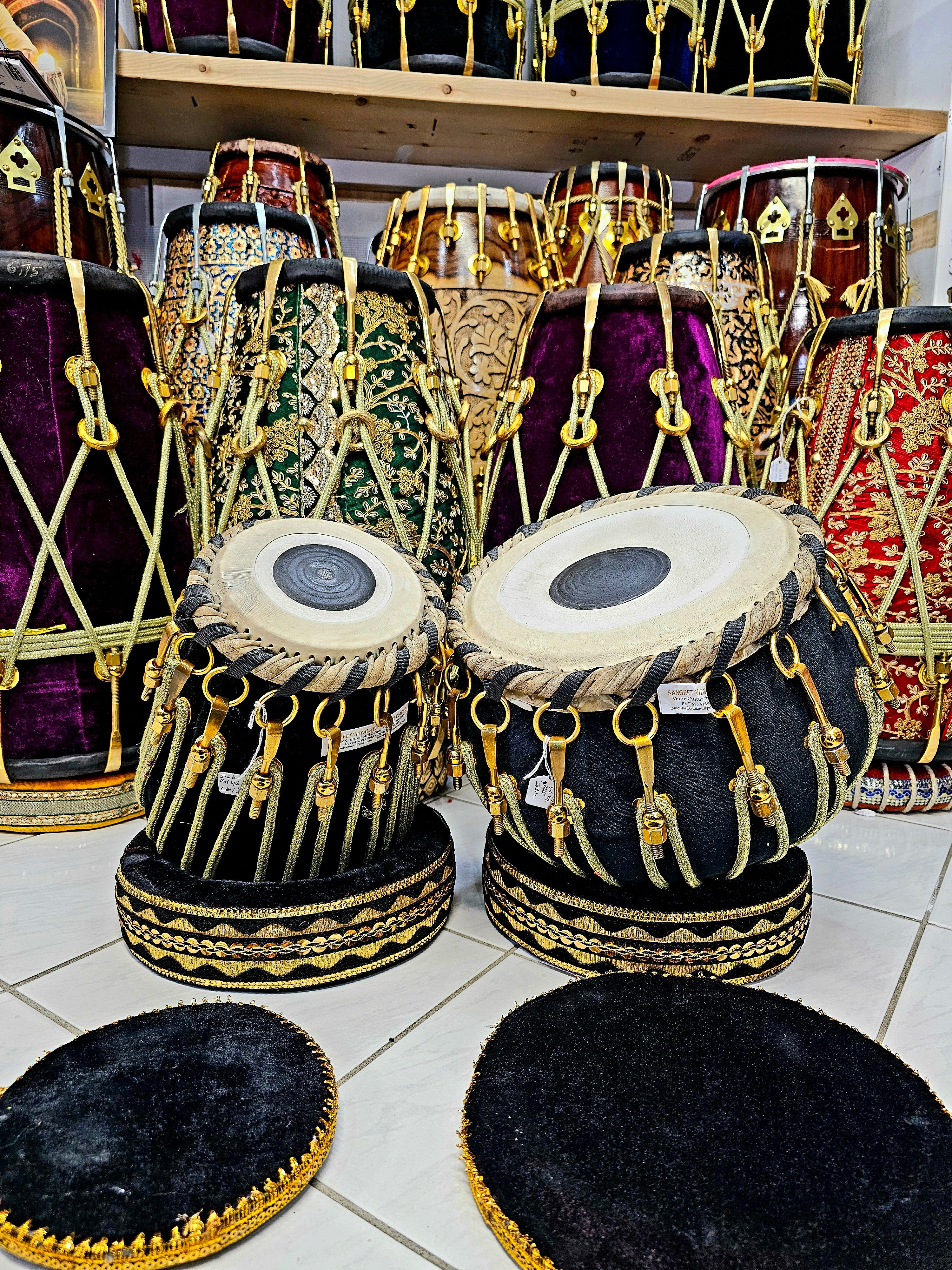 Harmony Unveiled: 5.5" Red Sheesham Dayan & 9.25" Brass Bayan Bolted Tabla Set with Black Velvet Finish (5.6kg Each)