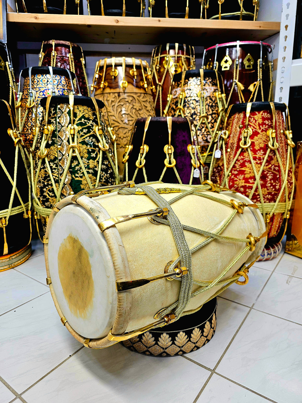 Cream Symphony Velvet Serenade Dholak *Minor Cosmetic Blemishes