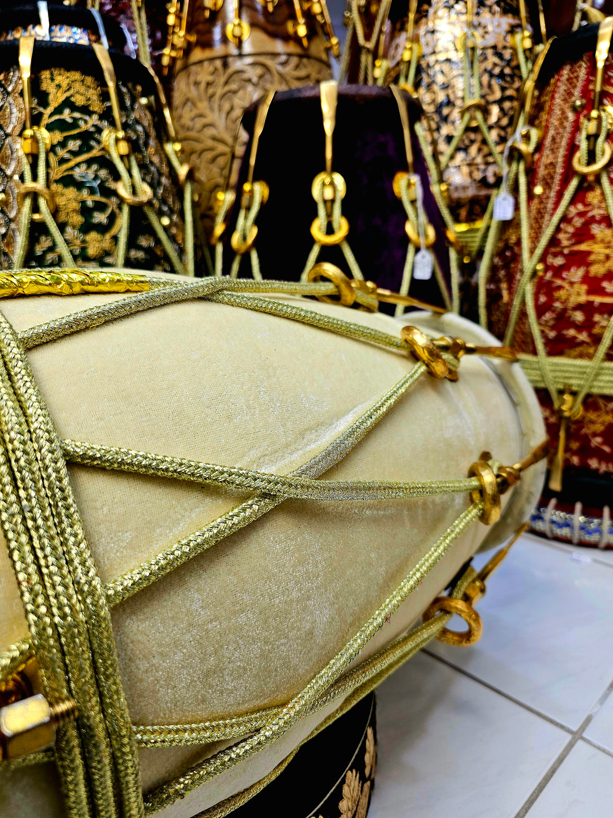 Cream Symphony Velvet Serenade Dholak *Minor Cosmetic Blemishes