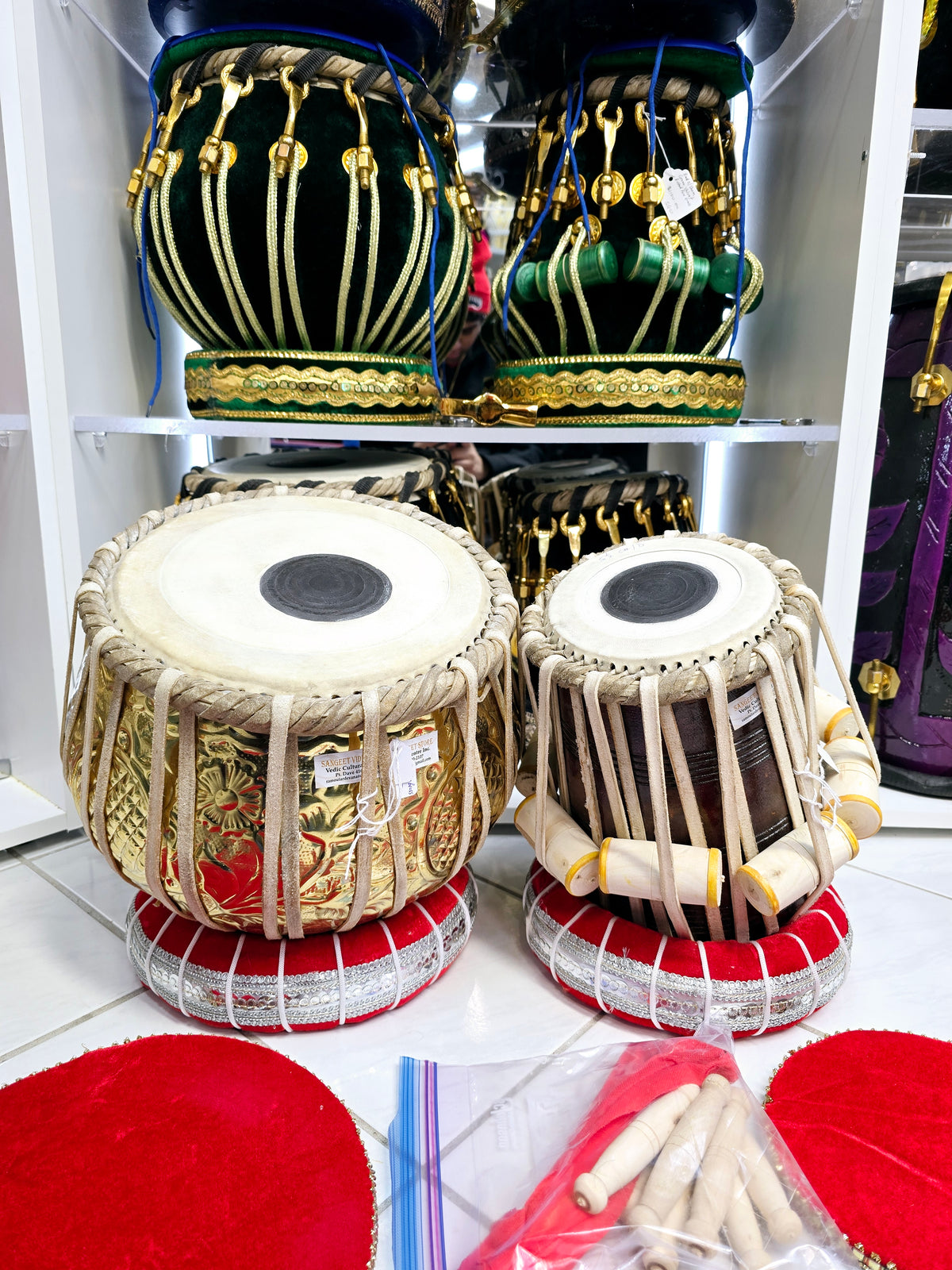 Taal Saagar Semi-Pro Tabla Set - 5.5" C#/D Red Sheesham Dayan & 9.25" 3.8kg Engraved Brass Bayan (Minor Cosmetic Defects)