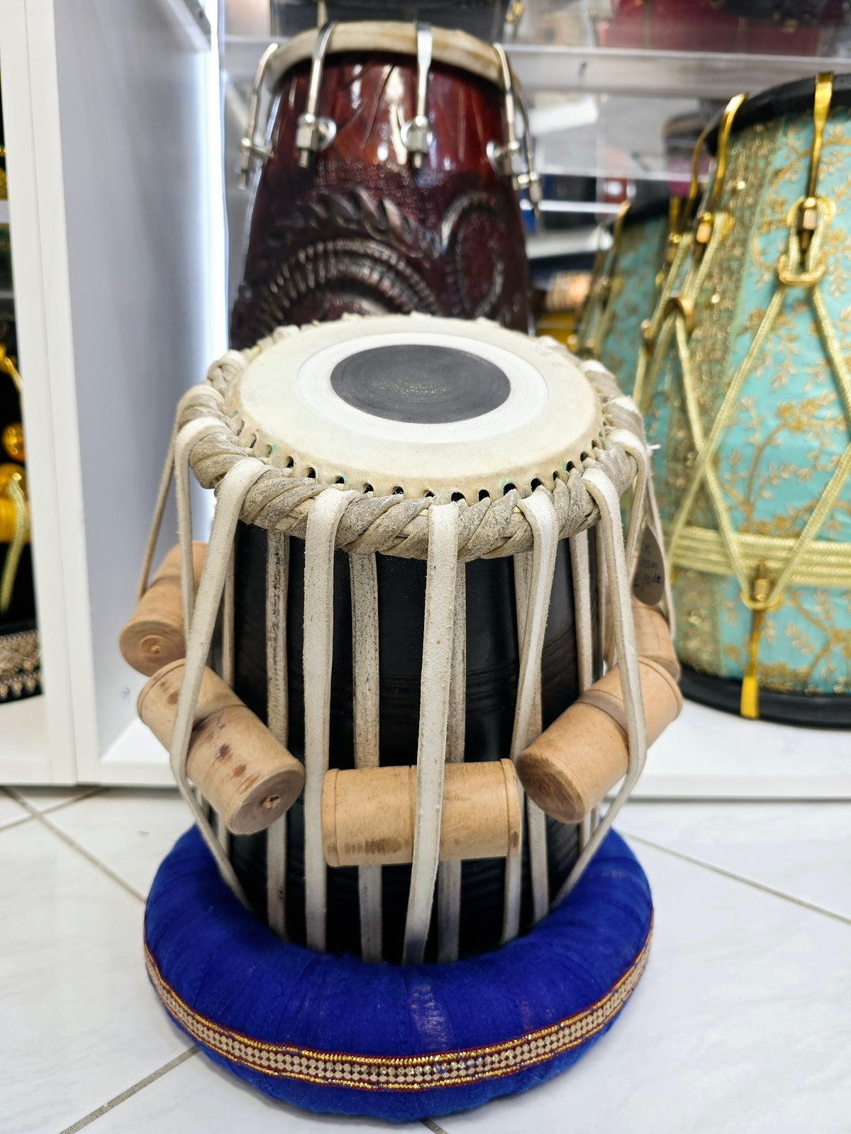 Onyx Raag D#/E Dayan – 5.25" Black Sheesham, Traditional Craft *Slight Hissing*