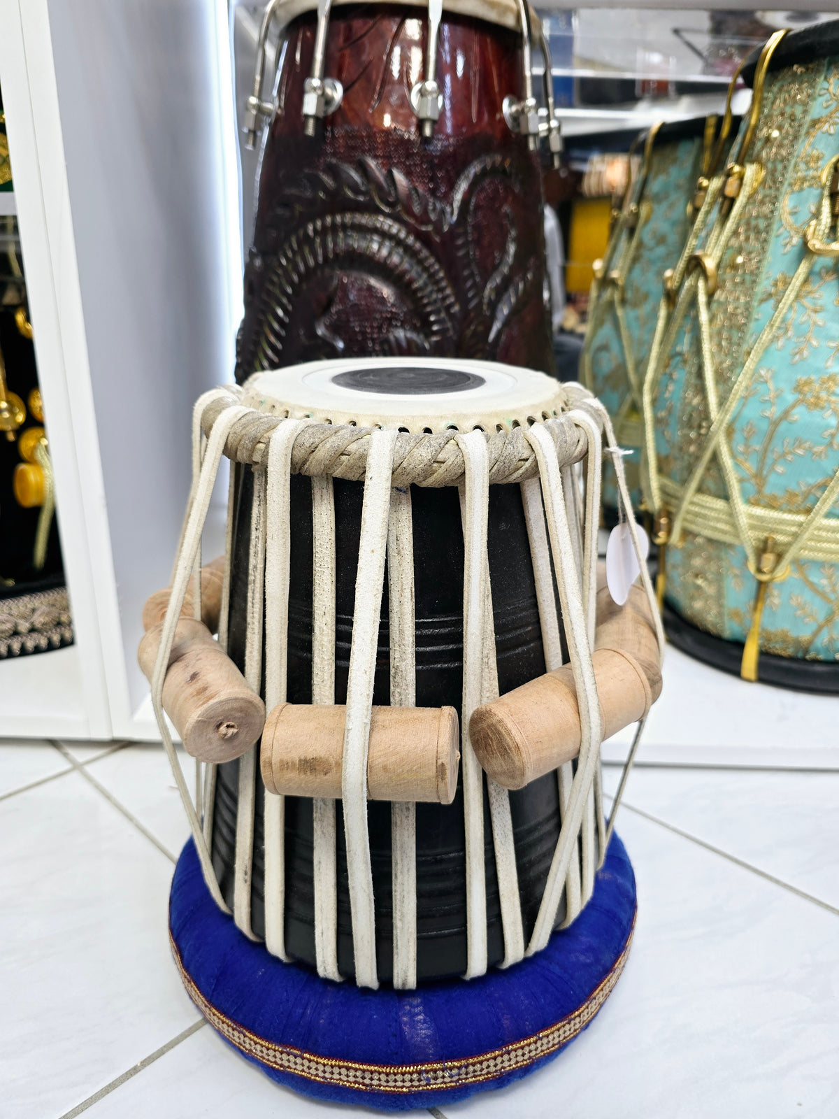 Onyx Raag D#/E Dayan – 5.25" Black Sheesham, Traditional Craft *Slight Hissing*