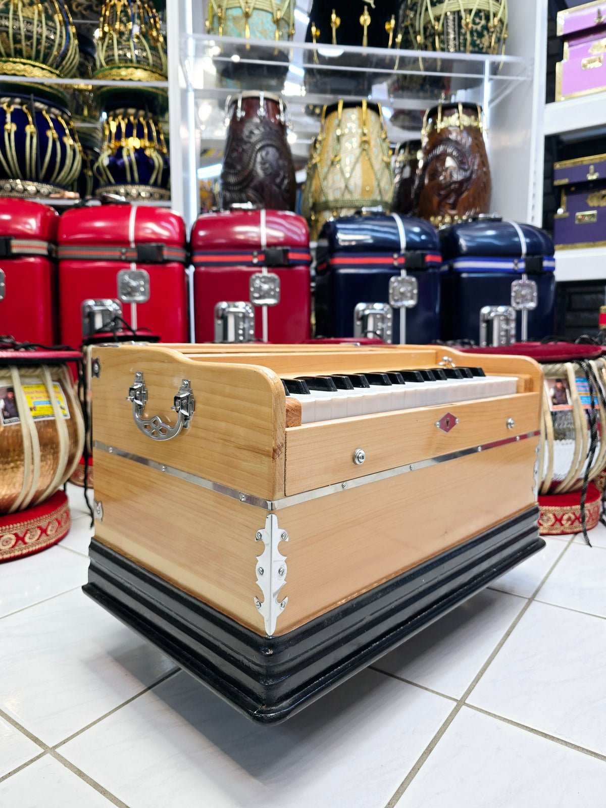Harmony Echo: Compact Light Wood 32 Keys Semi-Pro Boxed Harmonium with Coupler (Without Stoppers)