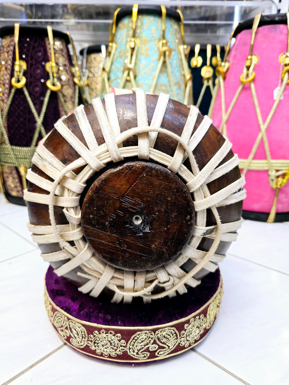Noorstone™ 5⅝” D/D# Dayan – Black Sheesham with Ringing Sound & Minor Cosmetic Blemishes