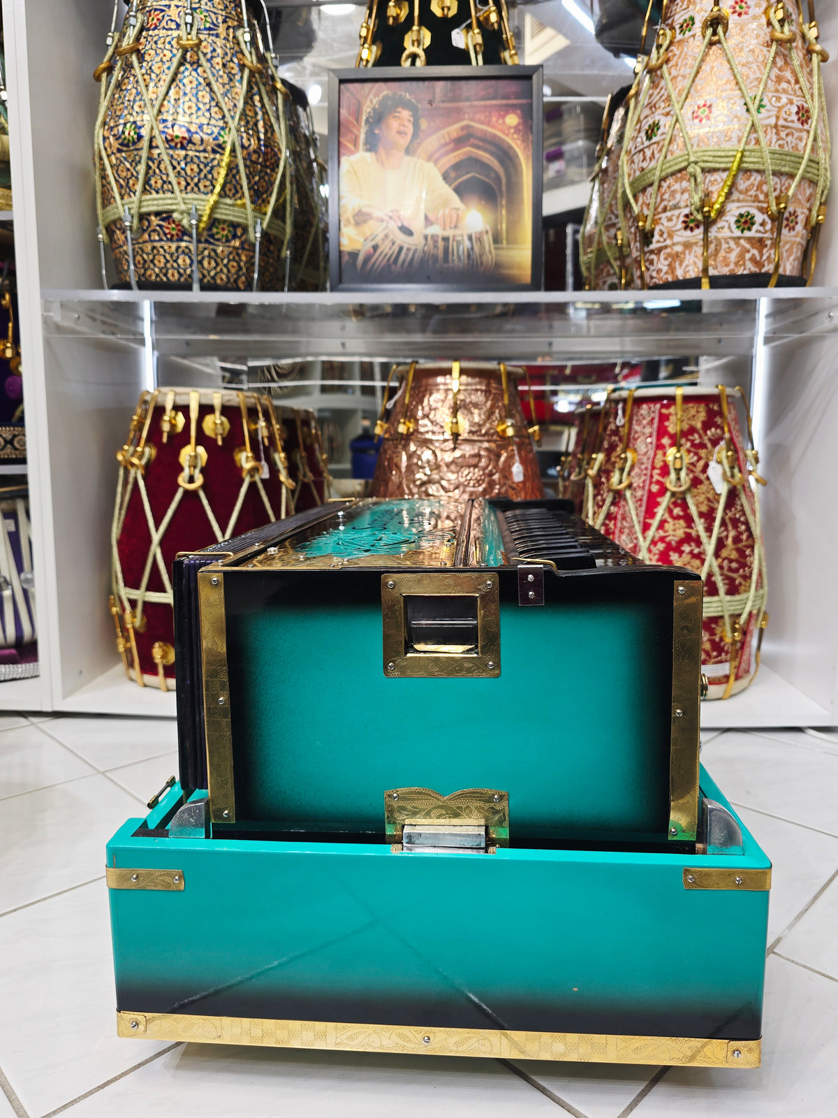 Shiv Omesh's Custom Harmonium Build - Sangeet Store