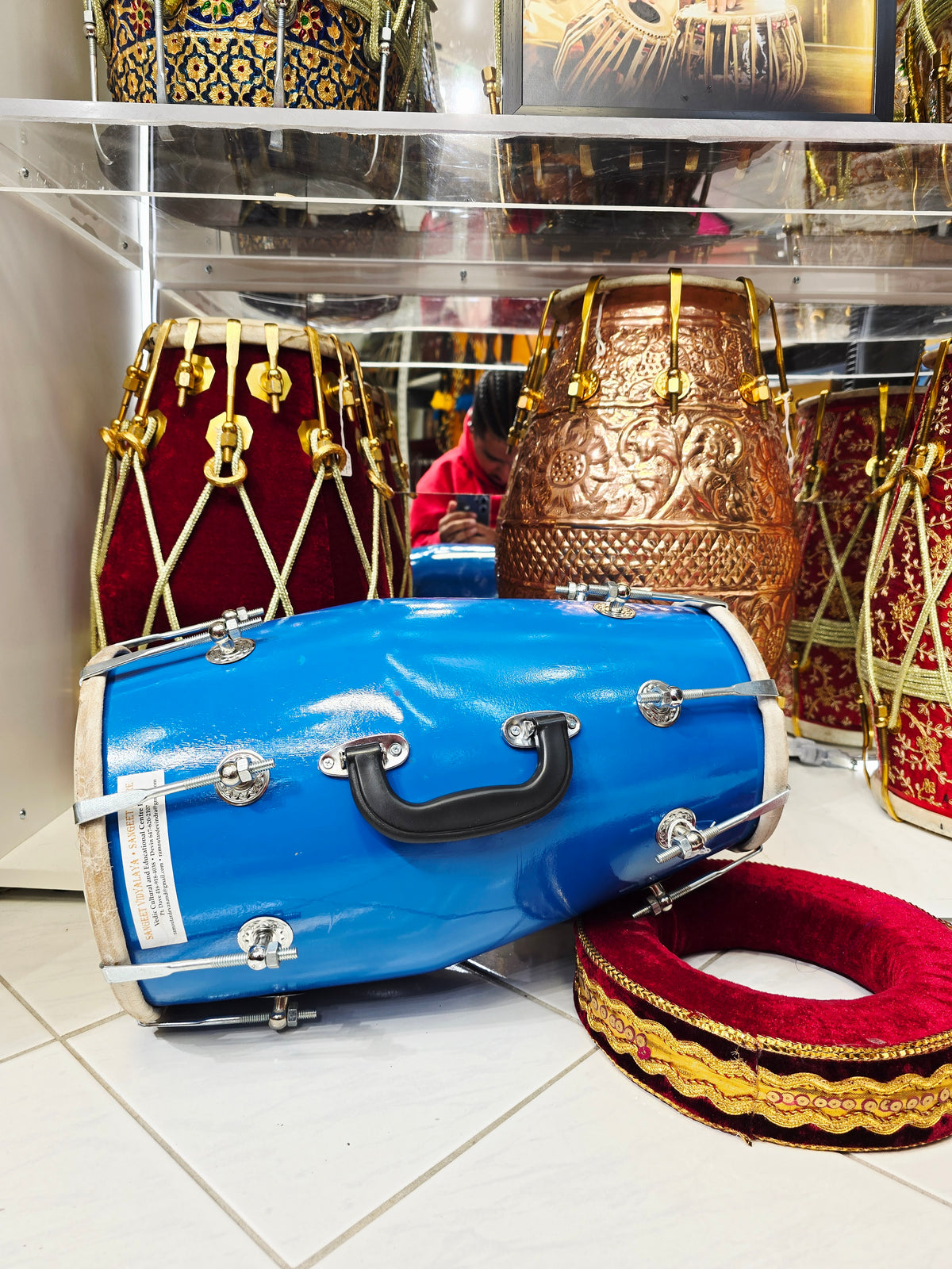 Naad Breeze | Blue Student Dholak with Handle – 17.5" (10.2 lbs)
*Minor Cosmetic Defects