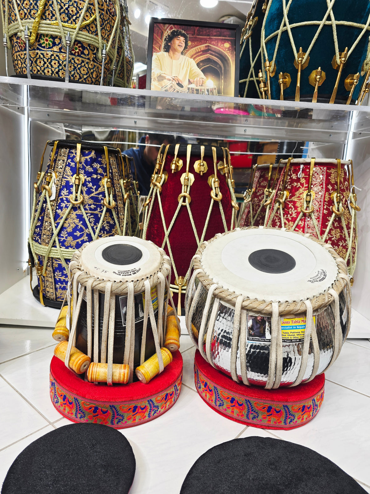 Silver Raaga Prestige Mohd. Sharif Tabla Set

5.5" D# Red Sheesham Dayan + 9.25" 4.5kg Silver Copper Bayan