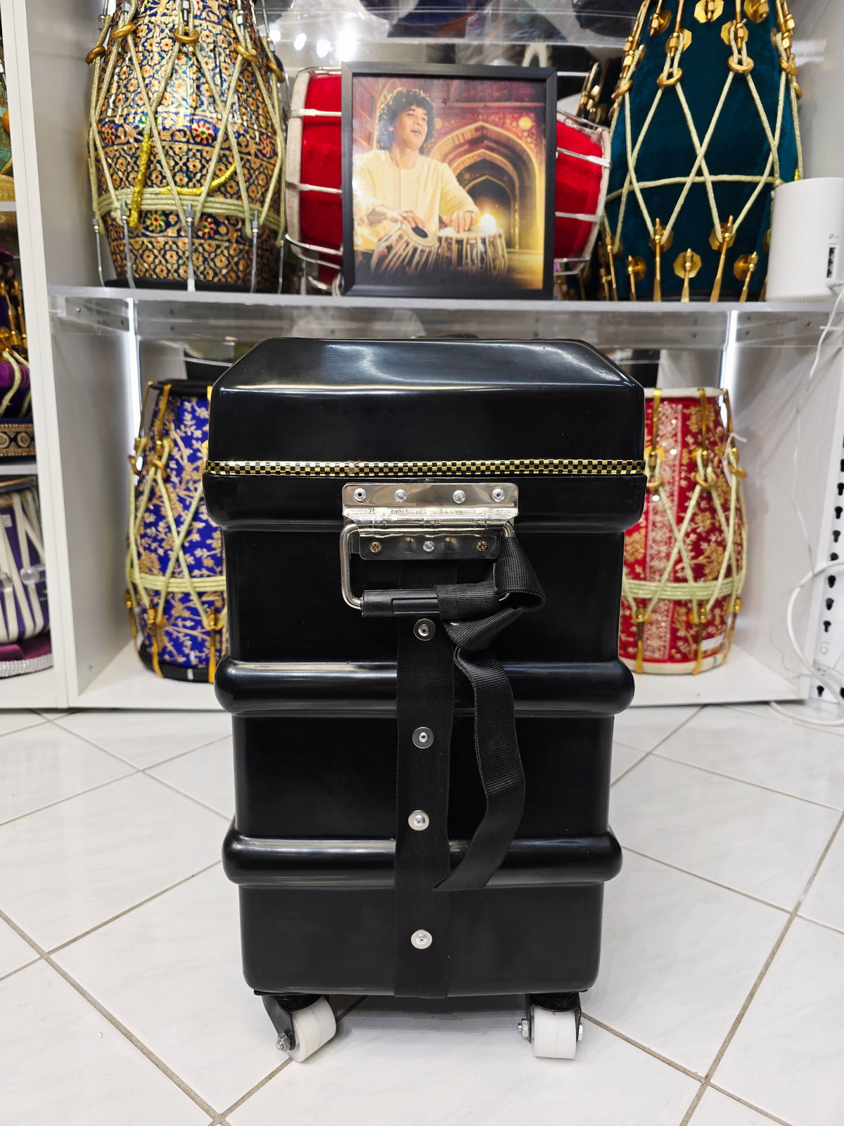 Obsidian Voyage Pro Case: Scale Changer Harmonium Travel Case  *Very Minor Cosmetic Blemishes *3 Reed 9-Scale Changer Case