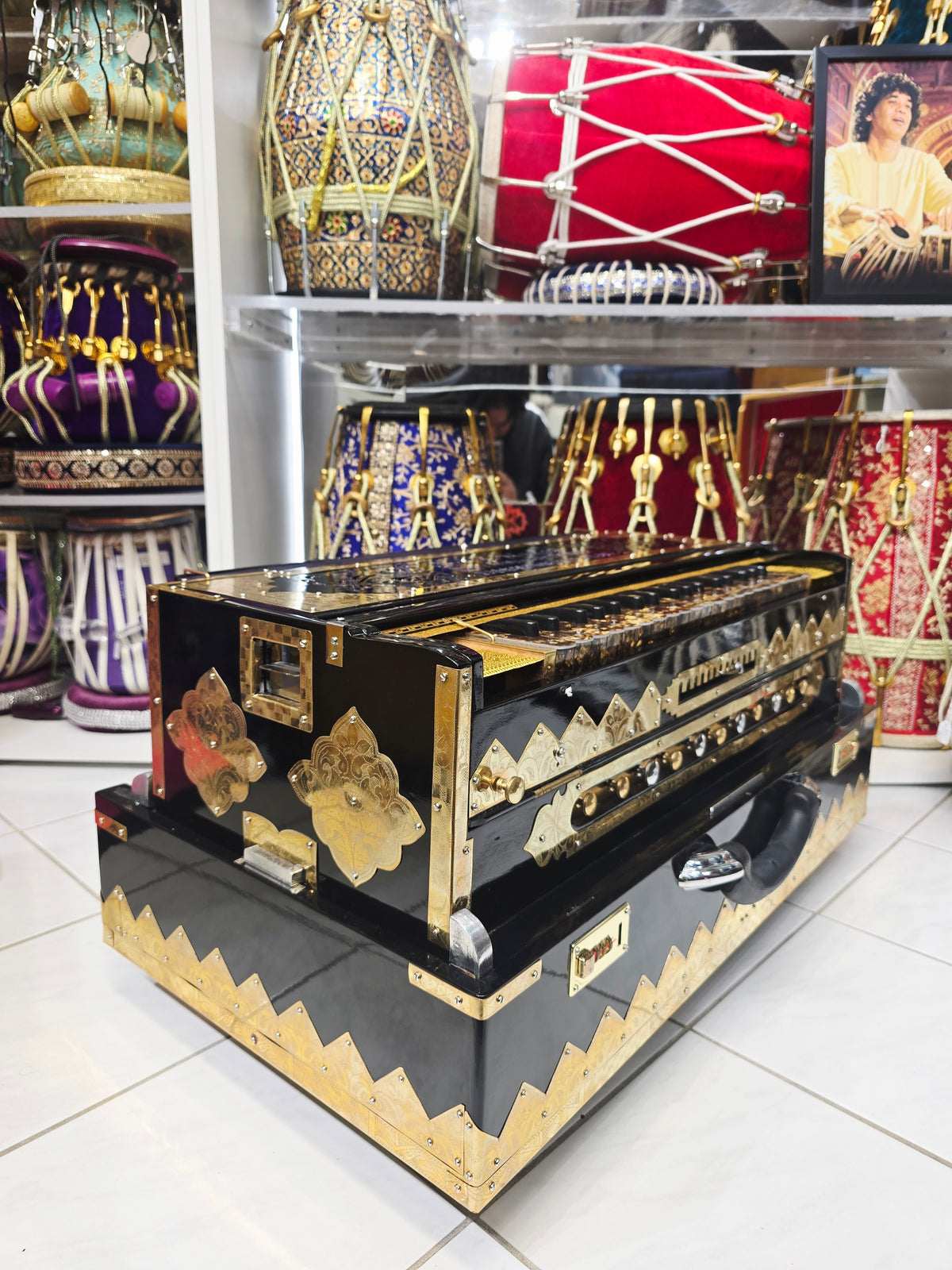 Dil-E-Nadan Legacy Harmonium – Raymond Ramnarine (Music Boss) | Custom 3-Reed MMF | 13-Scale Changer | Gold German Keys | Gloss Black & Gold